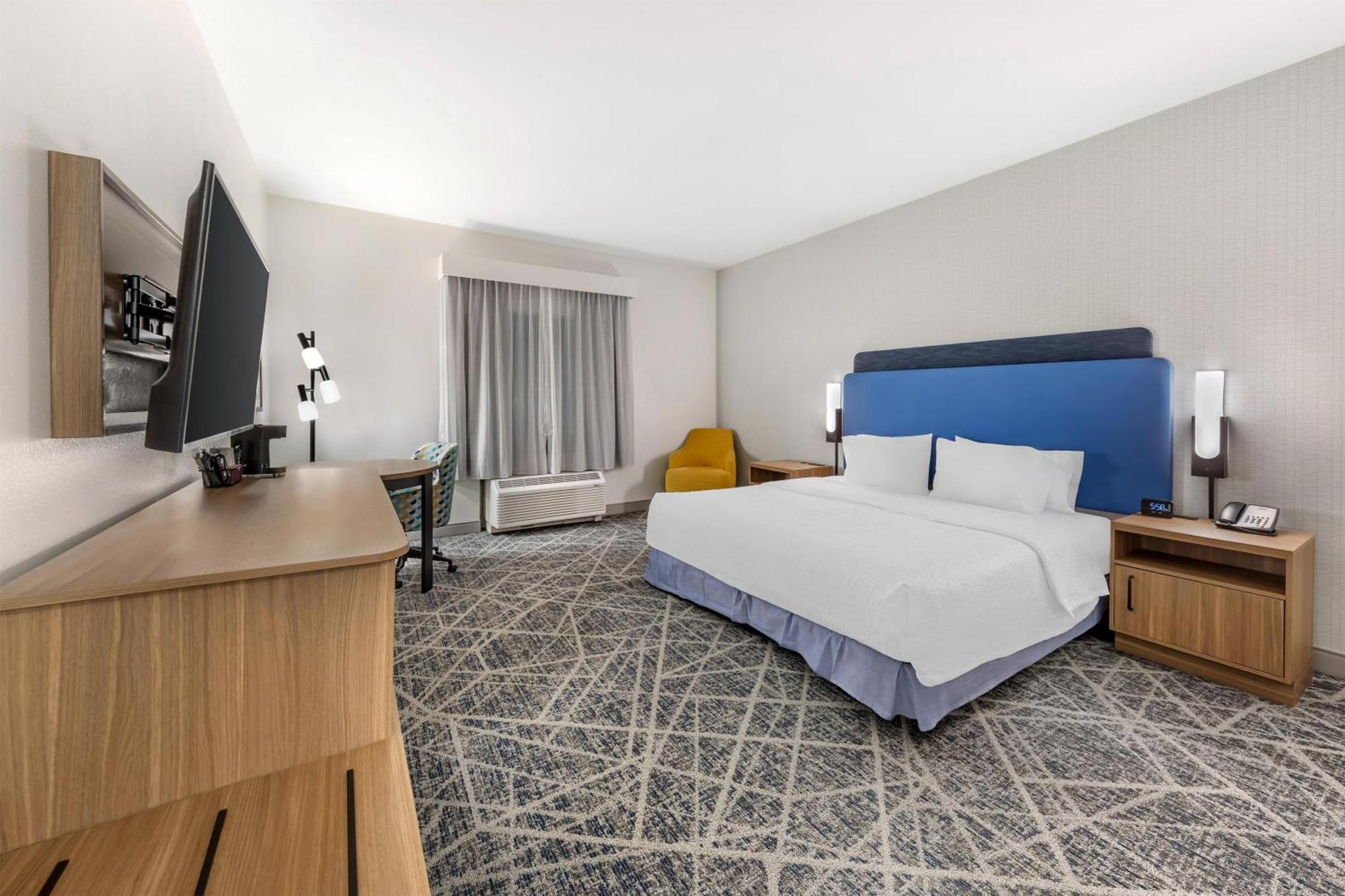 King Room with Accessible Tub - Mobility and Hearing Access/Non-Smoking