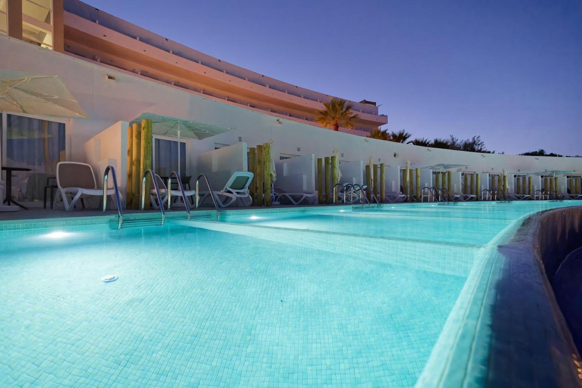 Standard Doppelzimmer mit direktem Zugang zum Pool