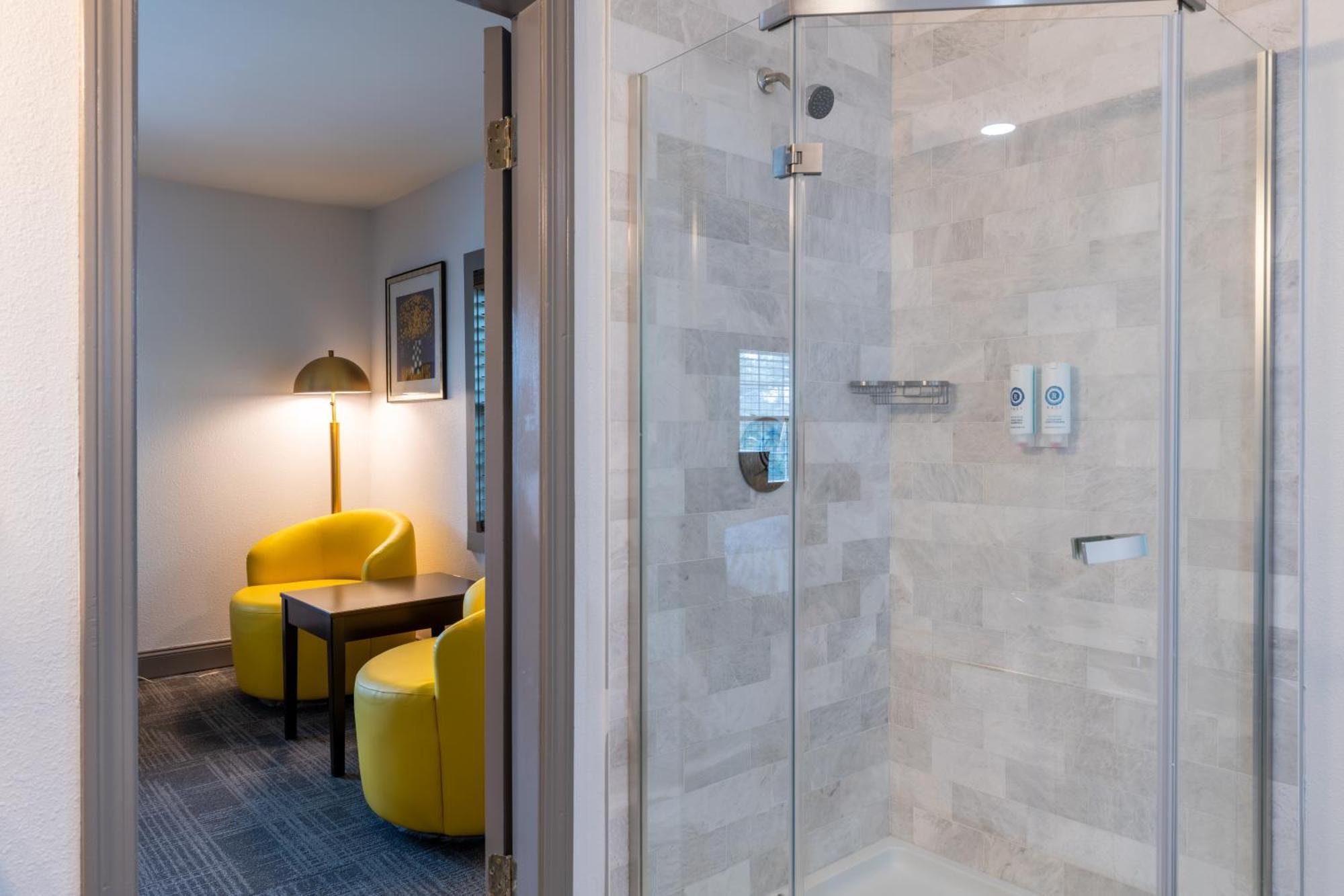 Standard King Room with Sofa Bed and Spa Bath