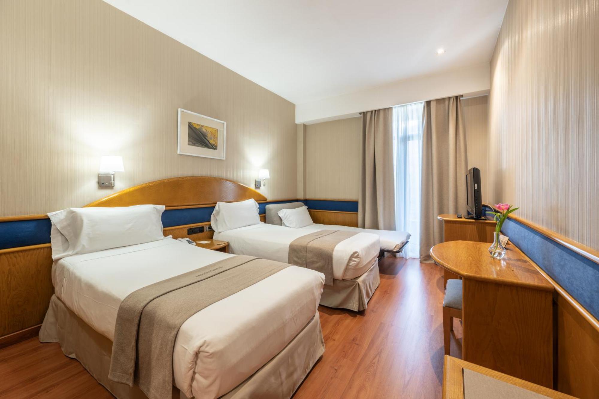 Chambre Triple (2 Adultes & 1 Enfant)