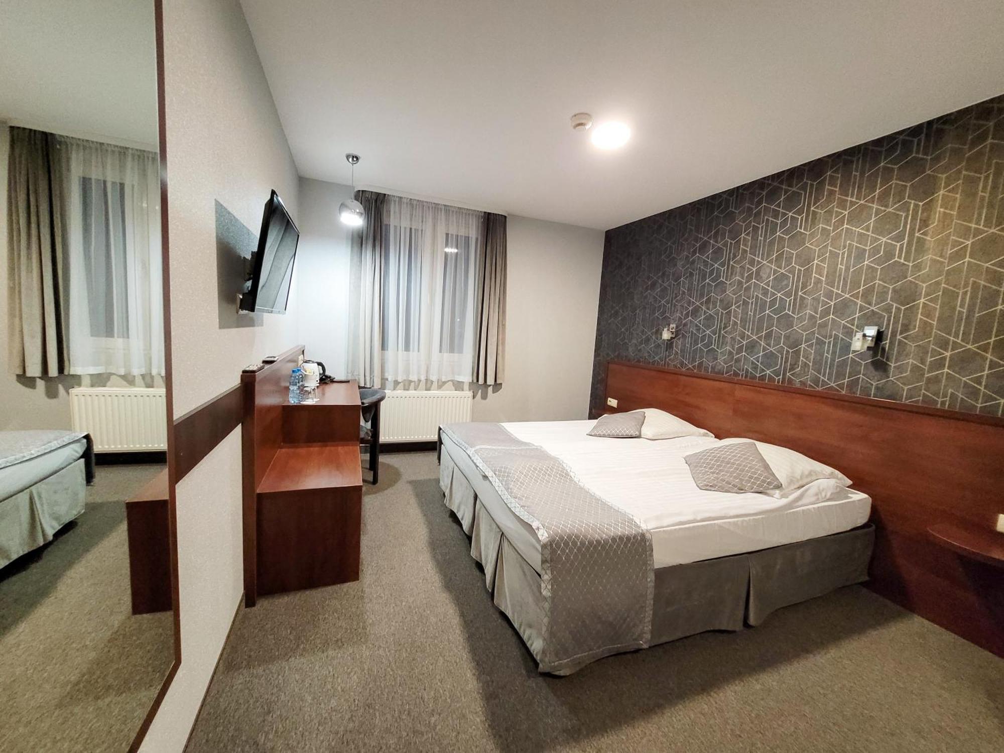 Standardzimmer mit Kingsize-Bett