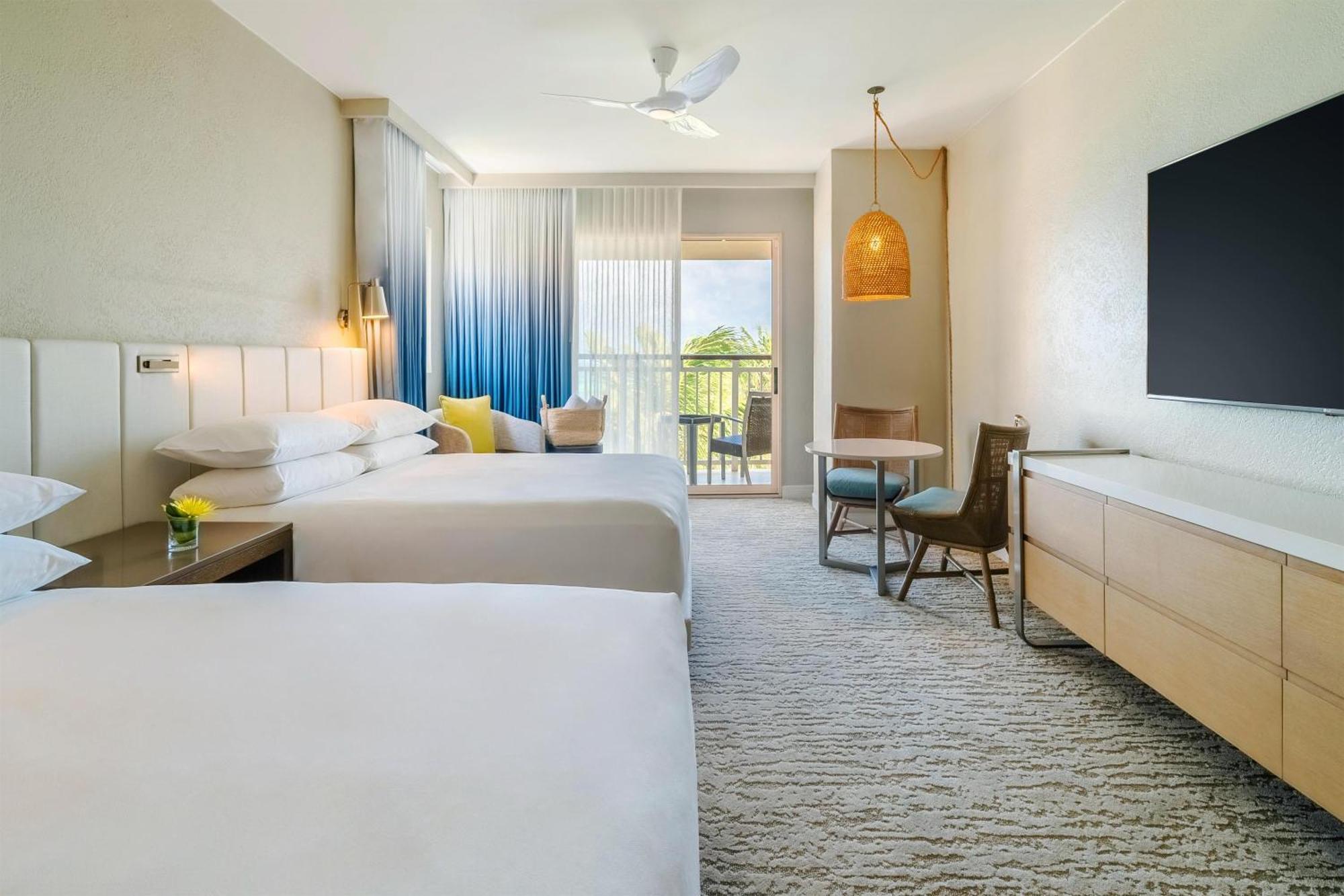 Kamer met 2 Queensize Bedden en Balkon - Uitzicht op het Resort