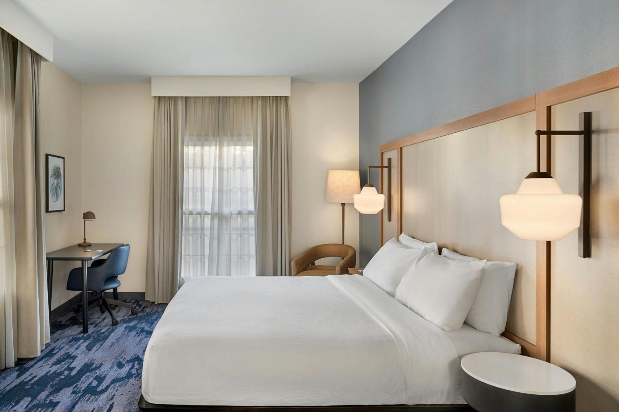 King Room with Bathtub - Mobility Access
