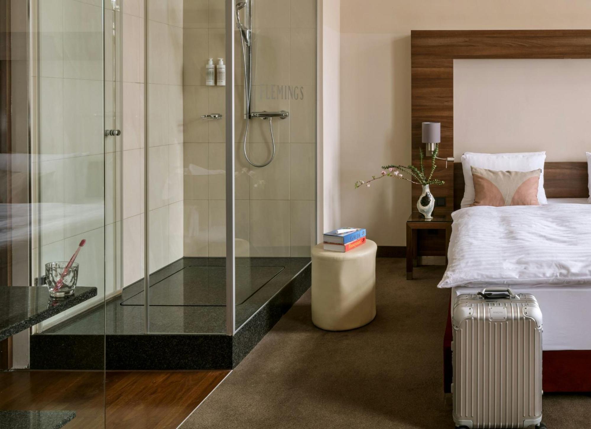 Superior Plus King Room with City View