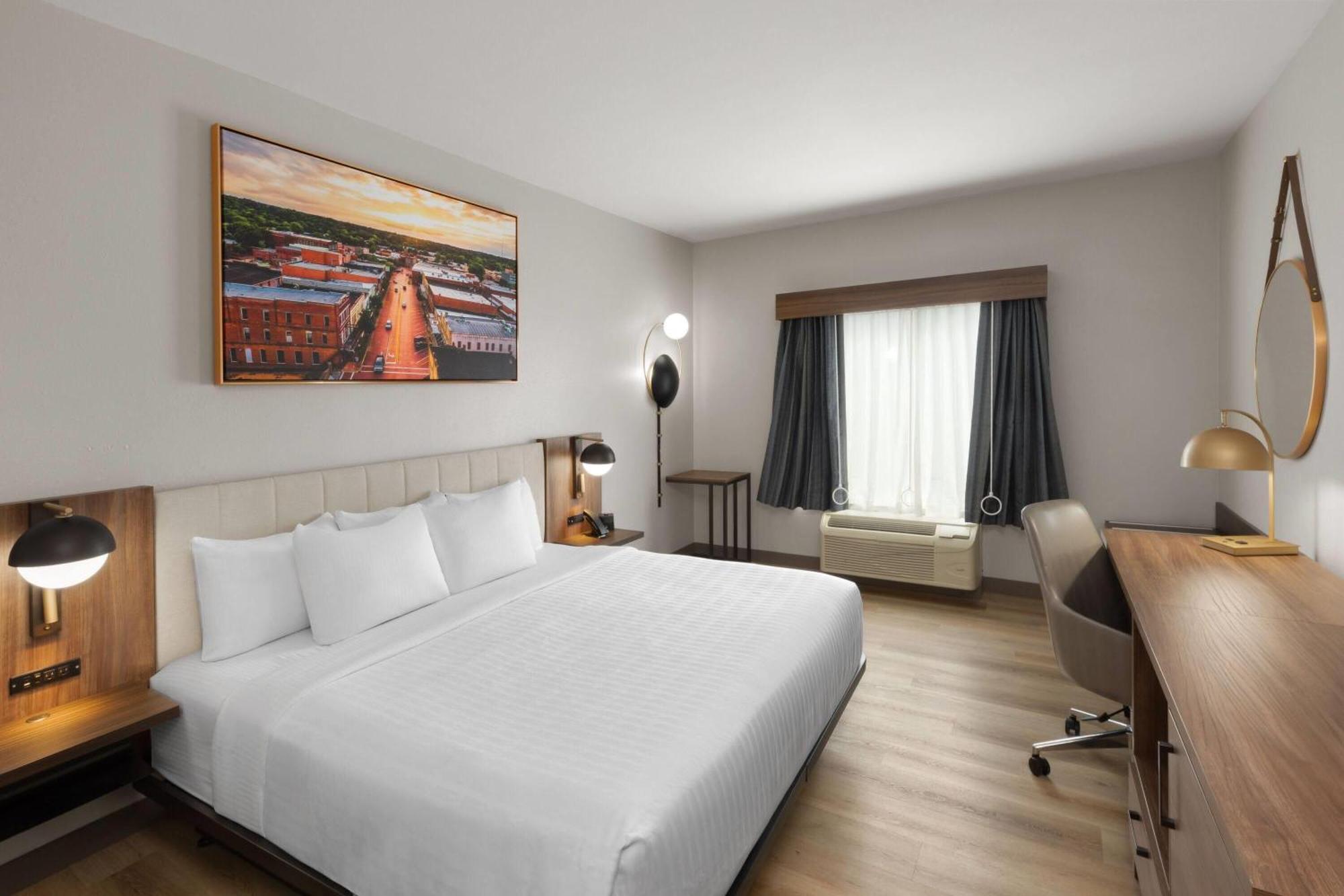 King Room - Mobility Access/Non-Smoking