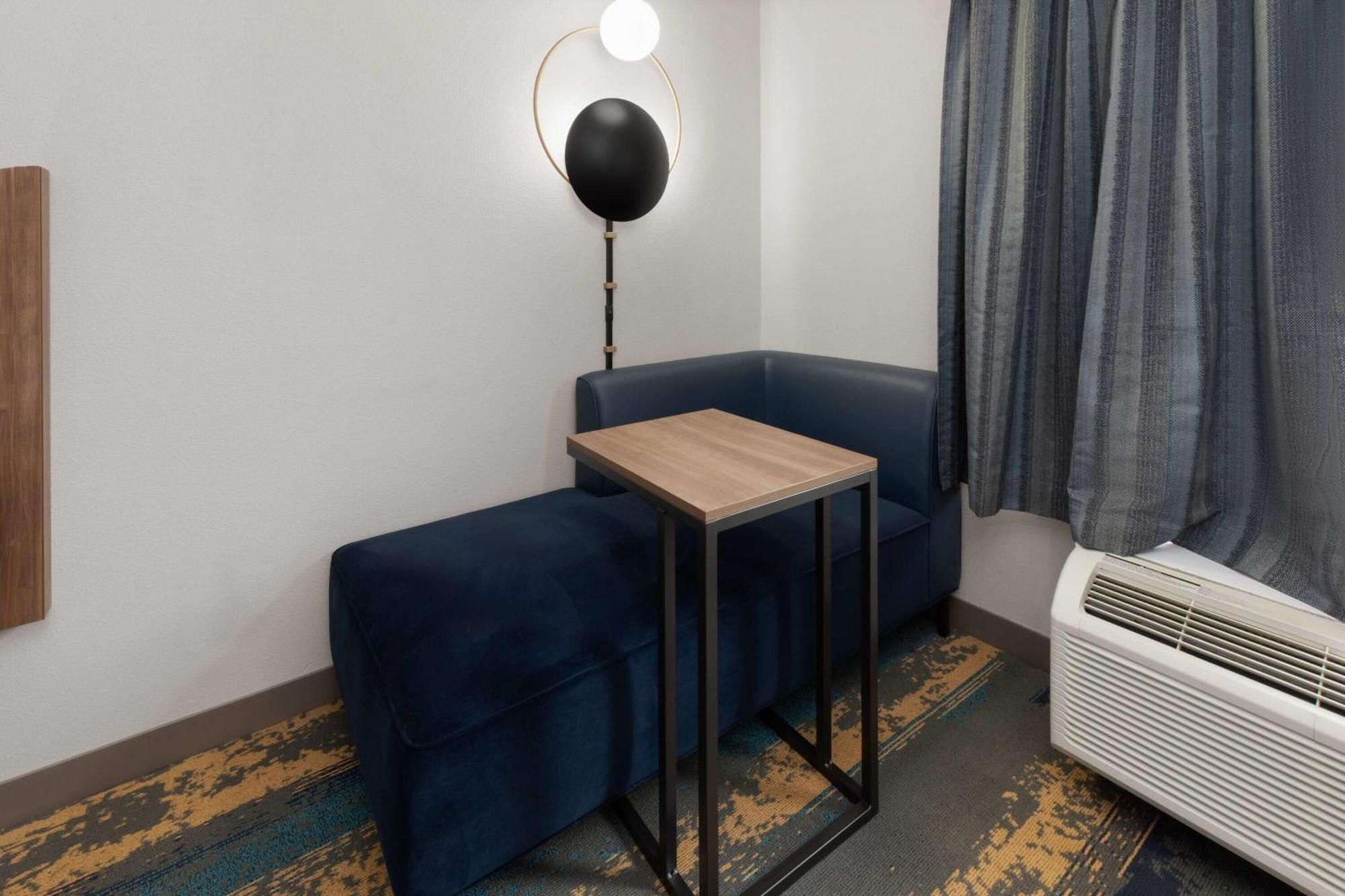 Standard King Room - Non-Smoking