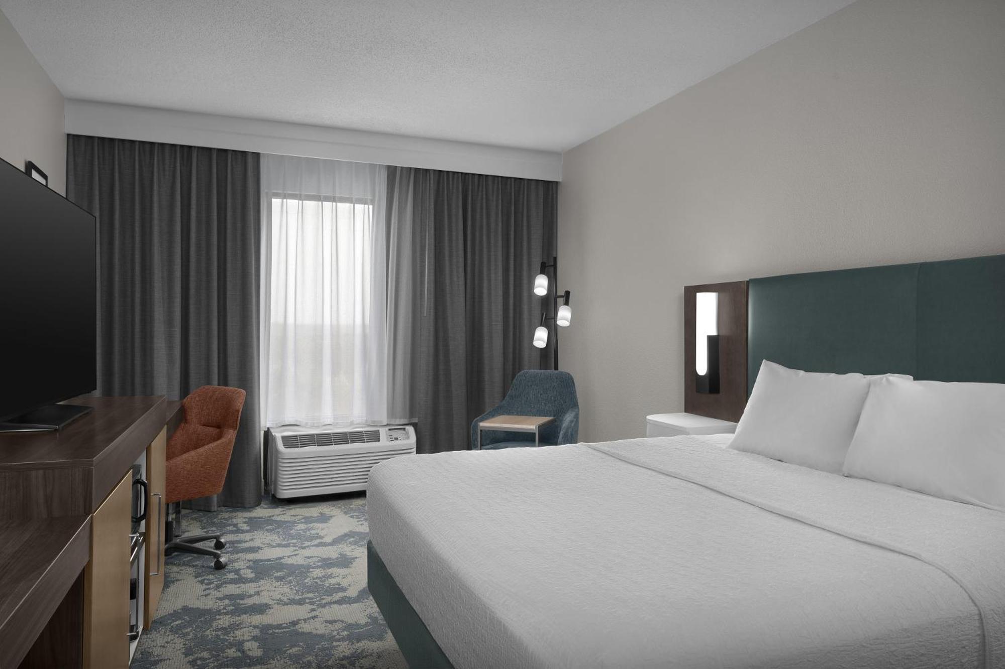 King Room with King Bed - Non-Smoking