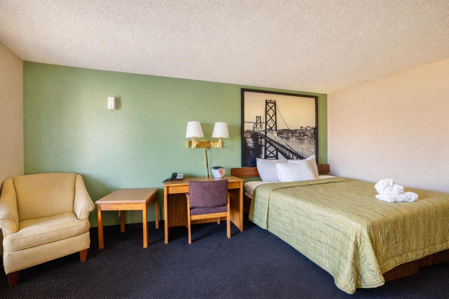 Chambre Lit King-Size - Non-Fumeurs