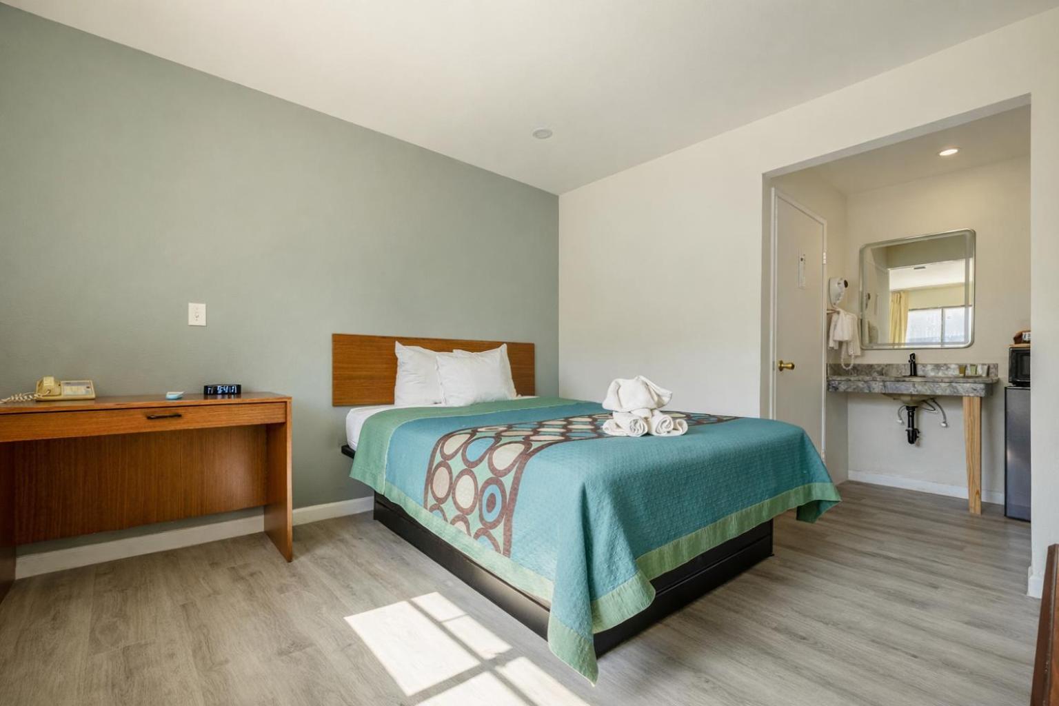 Chambre Lit Queen-Size Deluxe - Non-Fumeurs