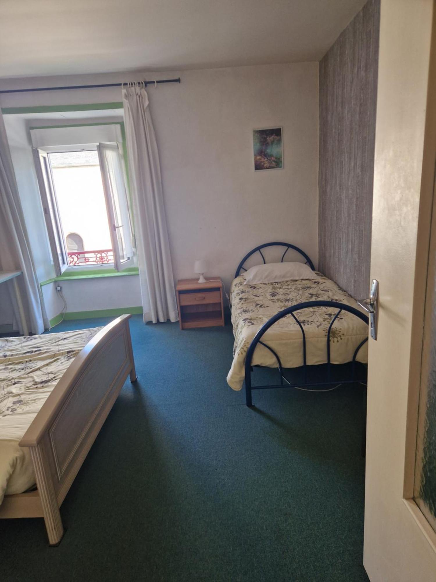 Chambre Triple Standard avec Toilettes Communes