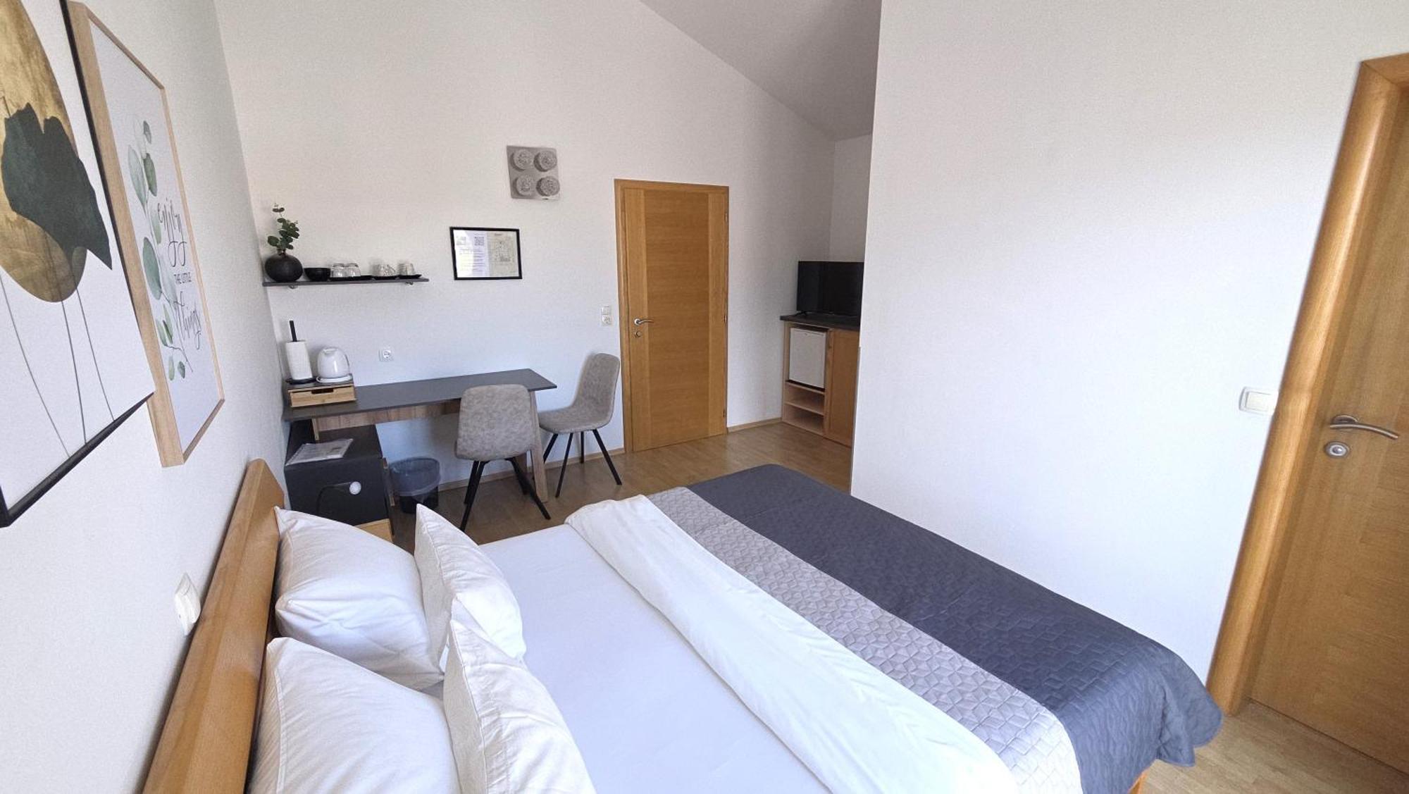 Doppelzimmer mit Balkon