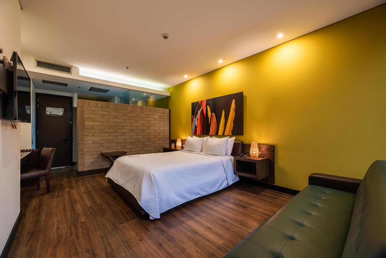 Deluxe Queen Room