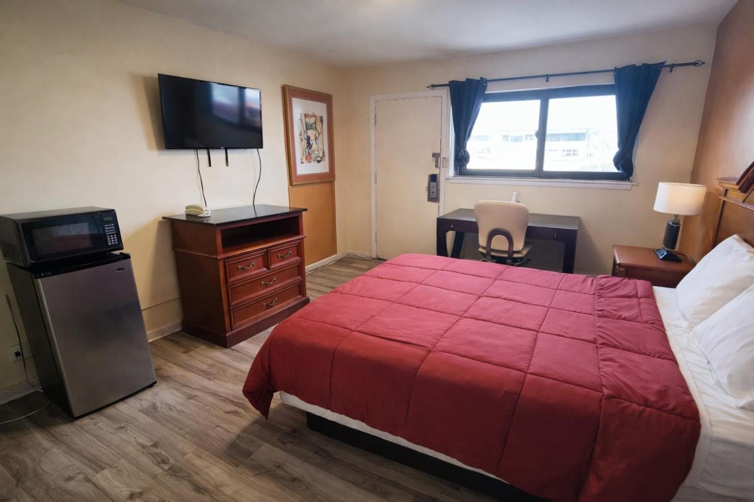 Queen Bed Non-Smoking