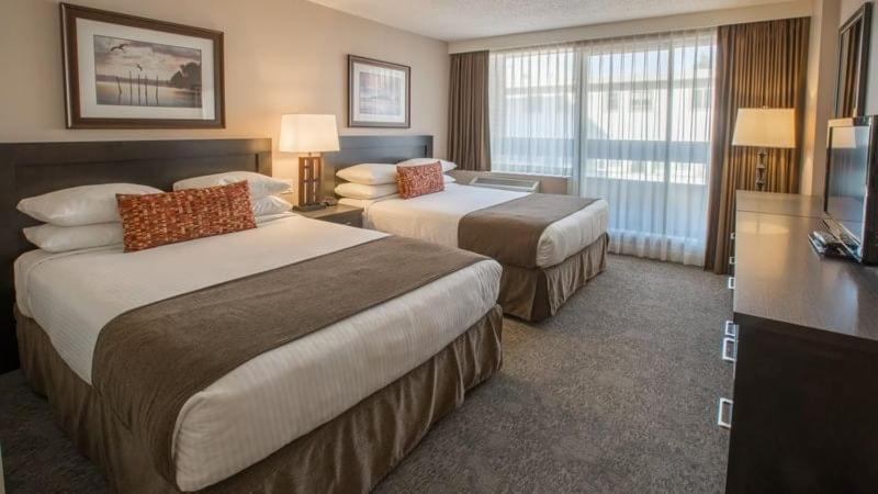 Traditional 2 Queen Beds