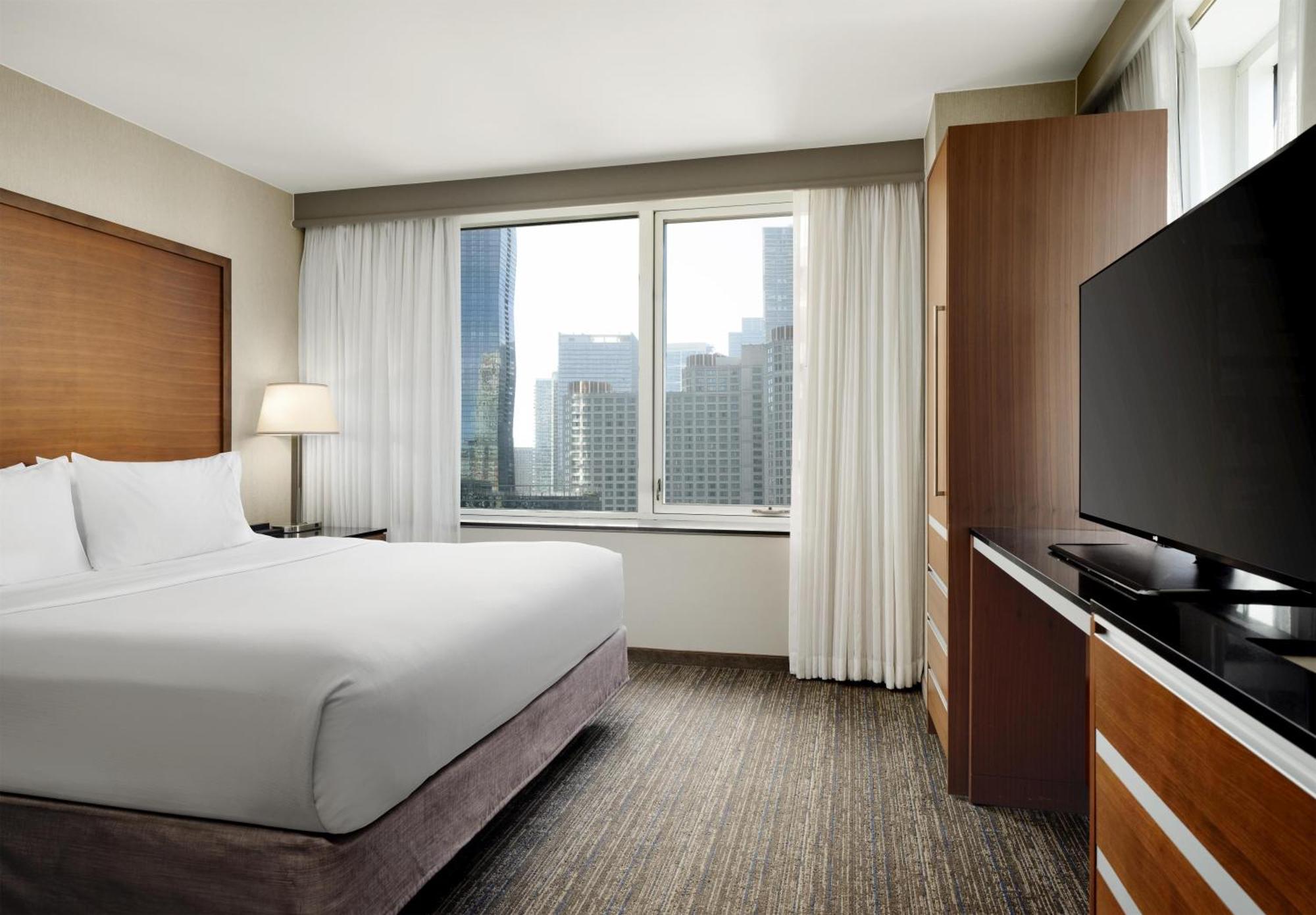 King Corner Suite with City View - Non-Smoking