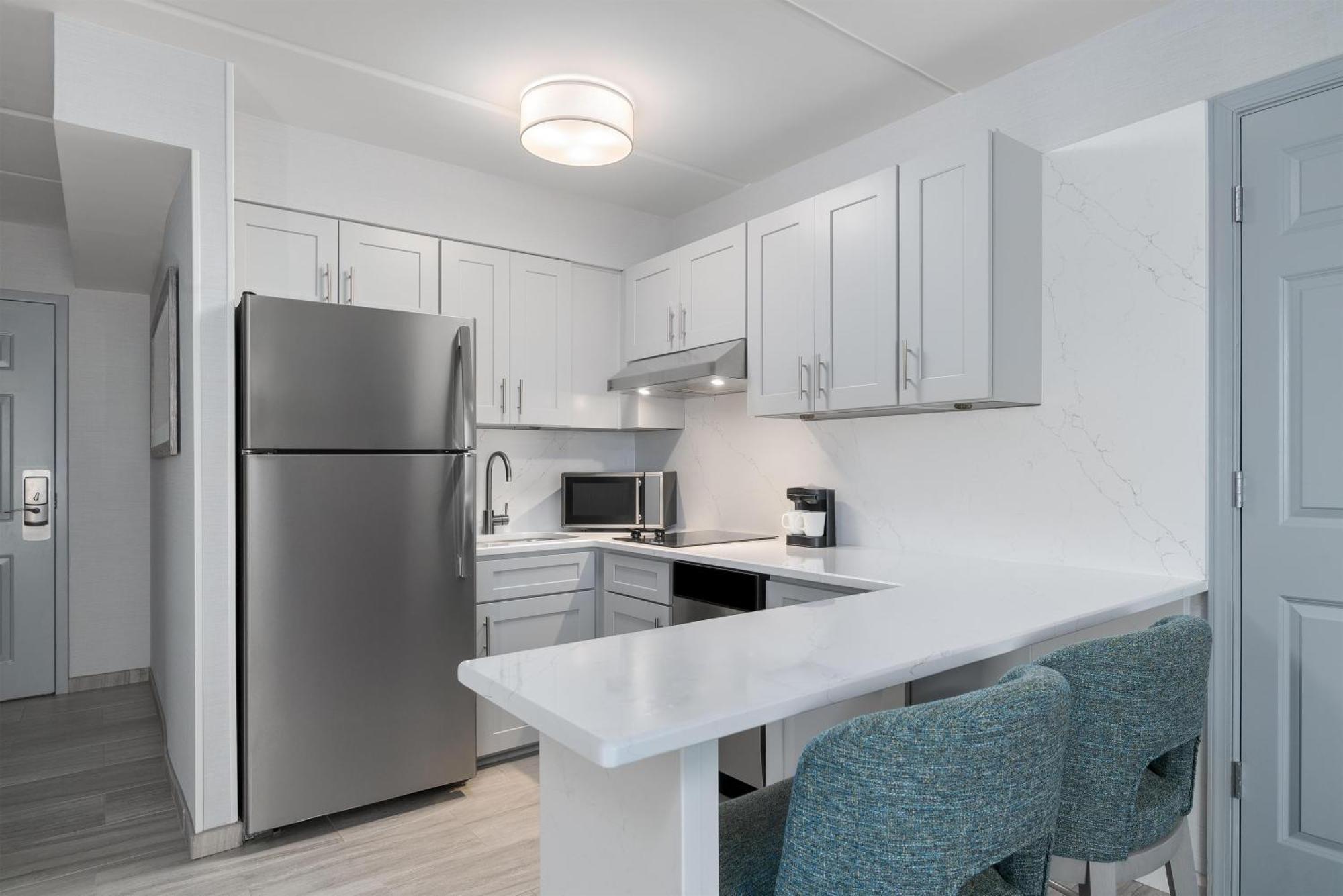 King Suite - Mobility Access/Non-Smoking