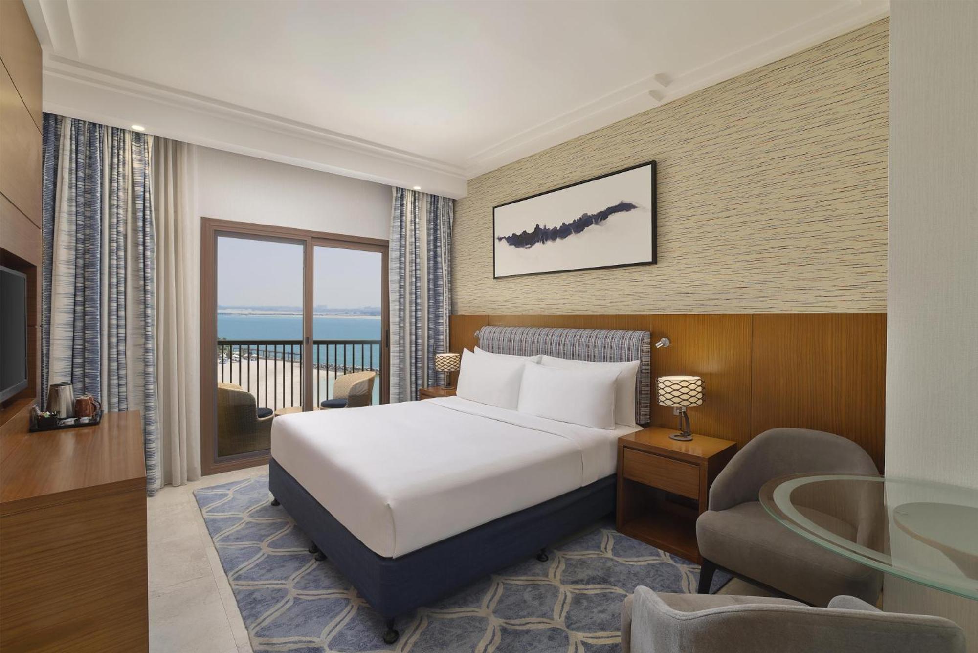 Chambre Lit King-Size avec Balcon et Vue sur la Mer