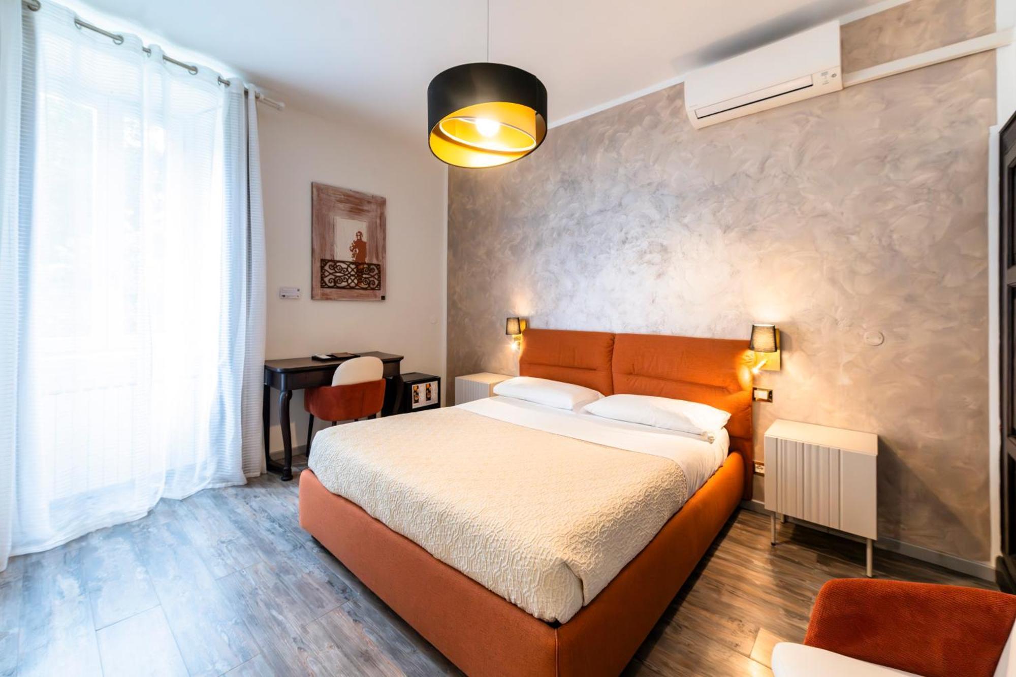 Doppelzimmer mit Blick auf den Garten und privatem internen Badezimmer