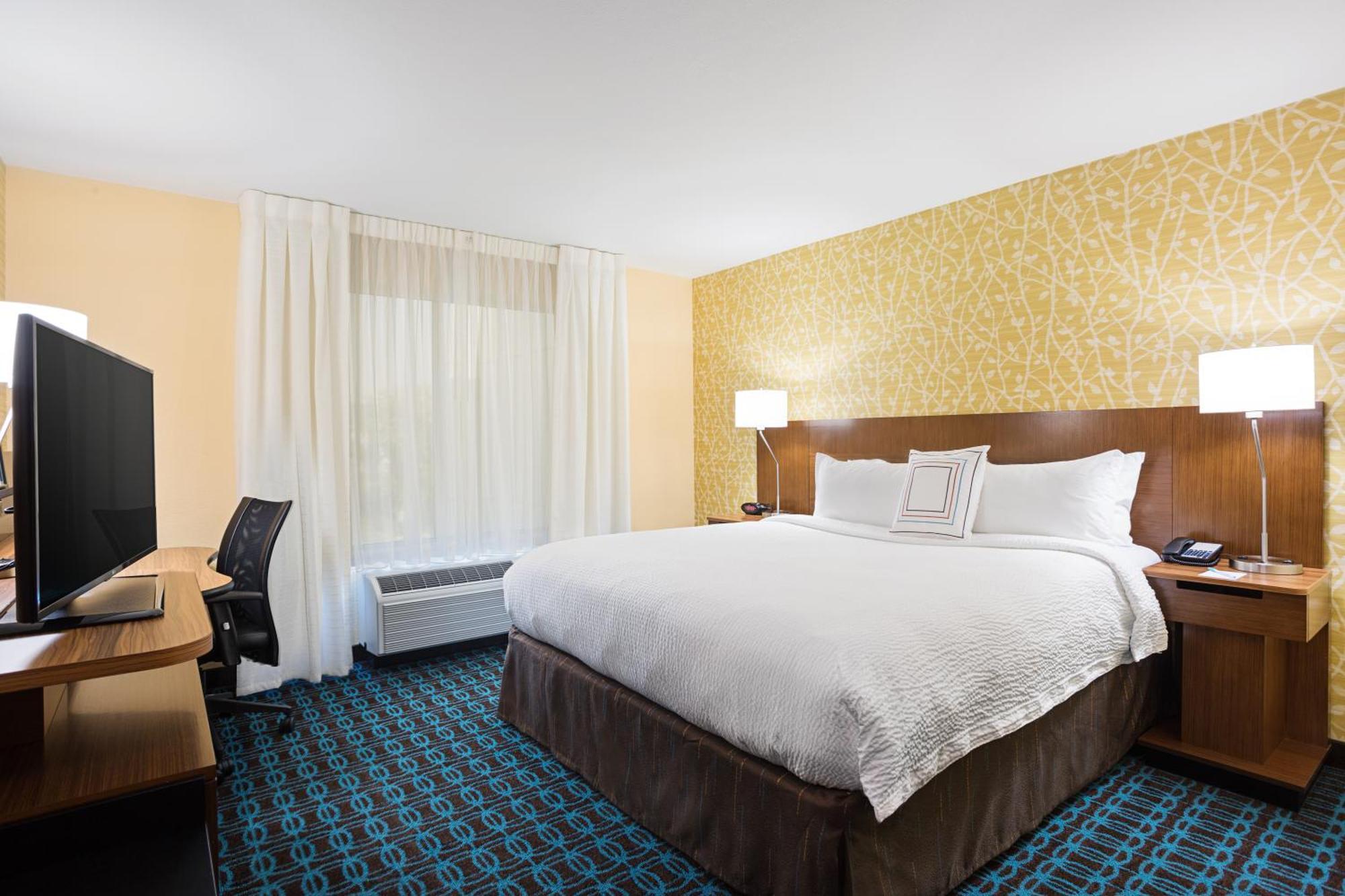King Room with Roll-in Shower - Mobility and Hearing Accessible