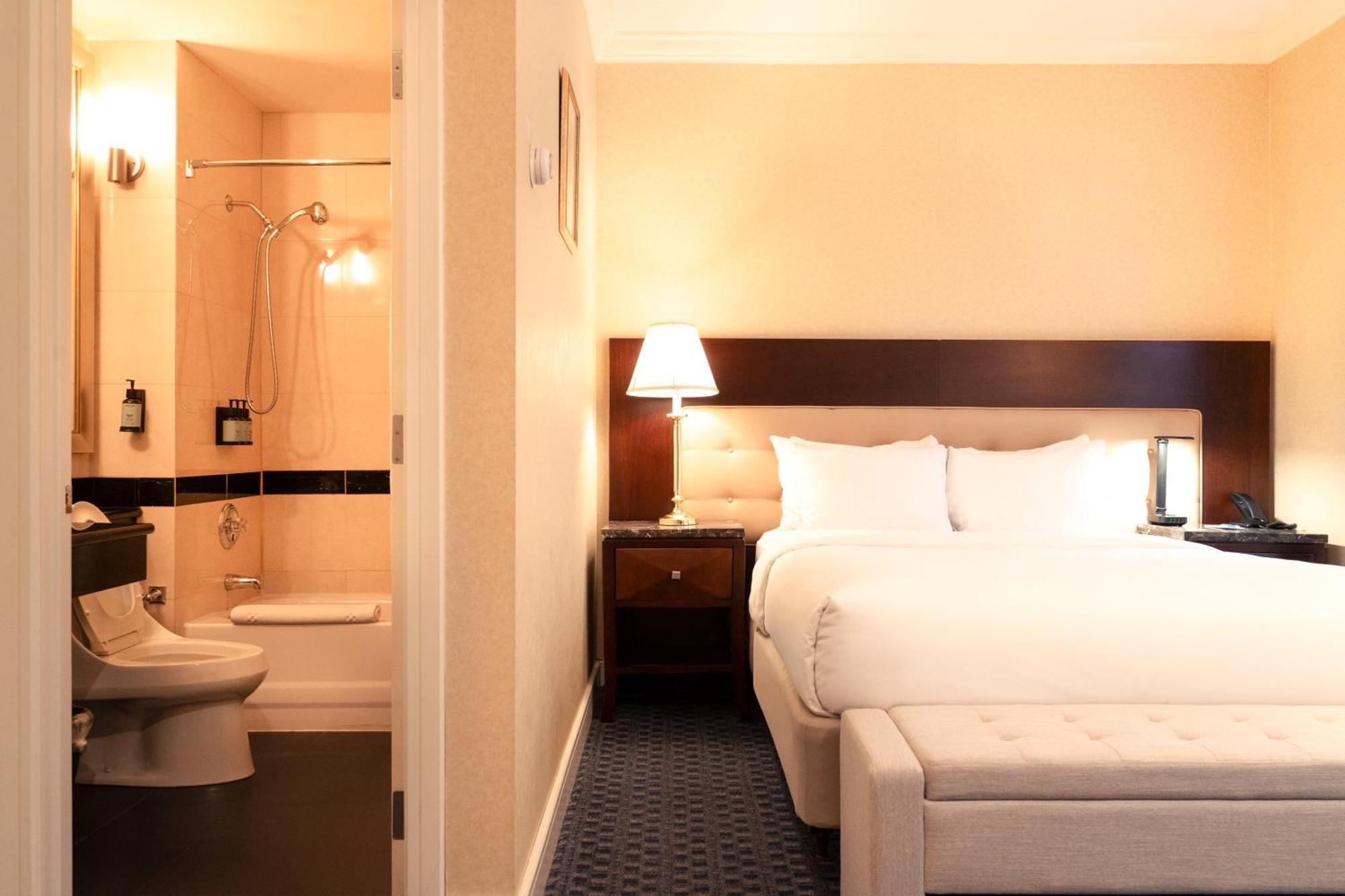 Queen Room,1766126641:JPEG