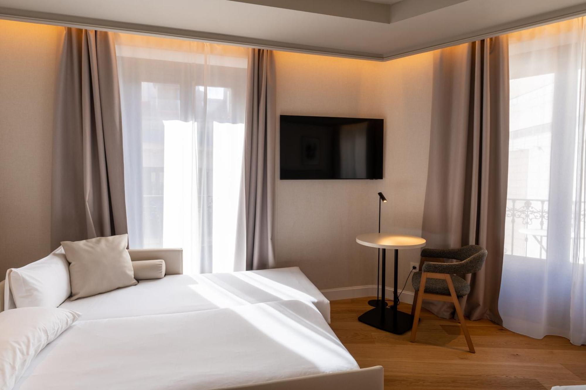 Habitación Doble Deluxe con cama extragrande y vistas a la ciudad
