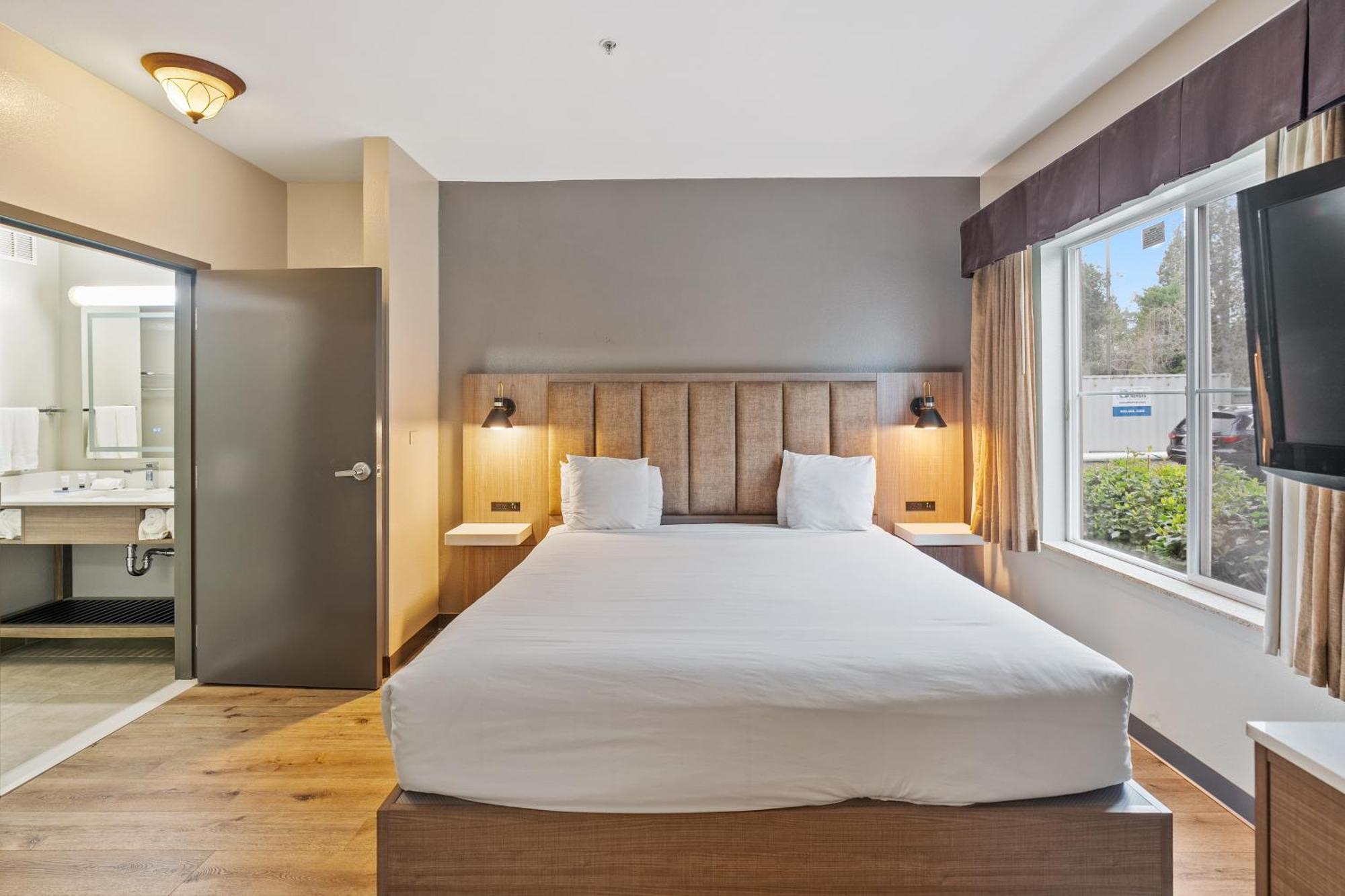 King Suite with Sofa Bed and Kitchen - Non-Smoking