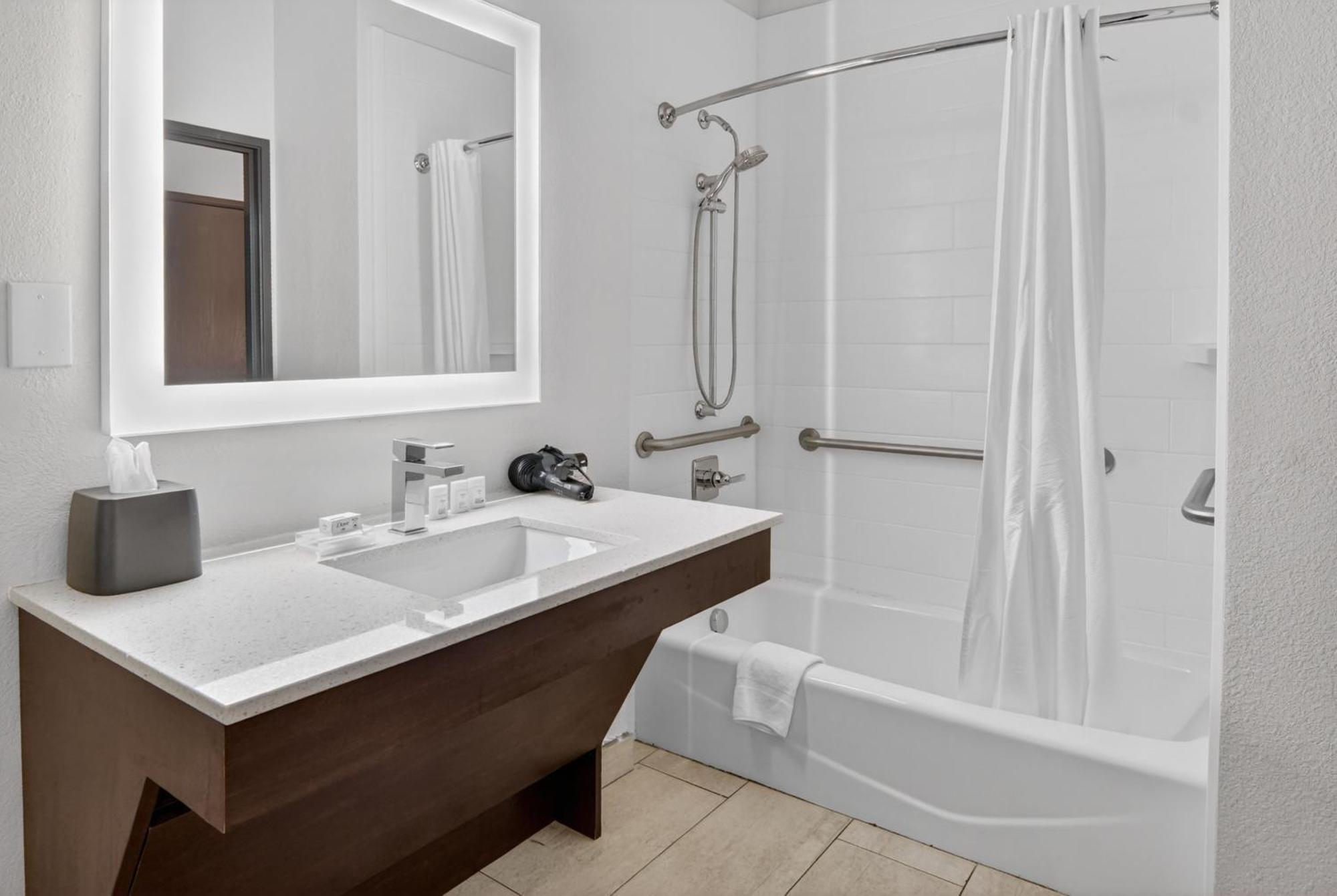 Standard King Room with Accessible Tub - Mobility Access