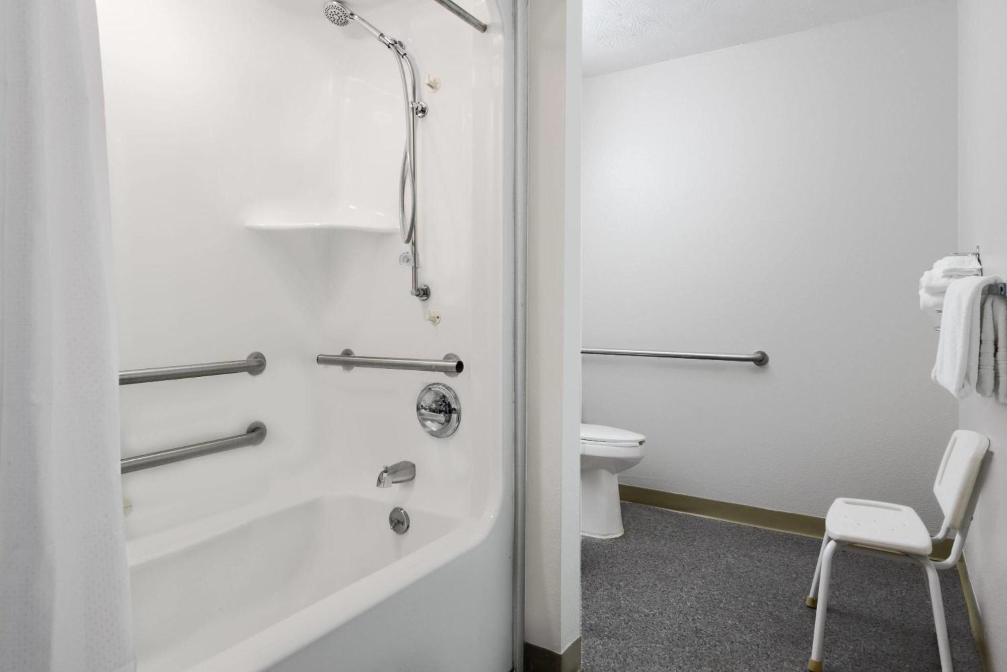 Deluxe Queen Room - Disability Access/Non-Smoking