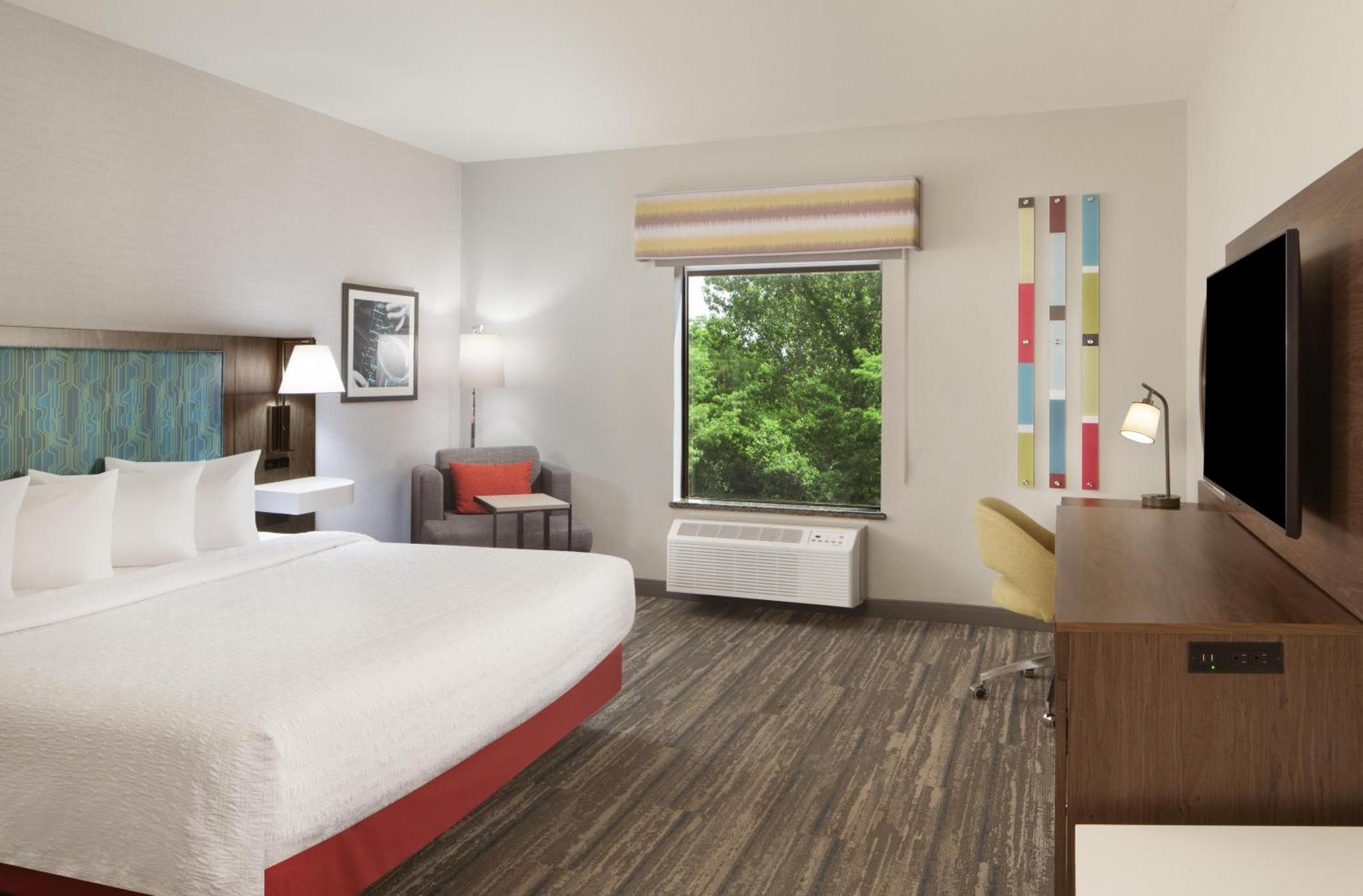 King Room with Accessible Tub - Mobility and Hearing Access/Non-Smoking