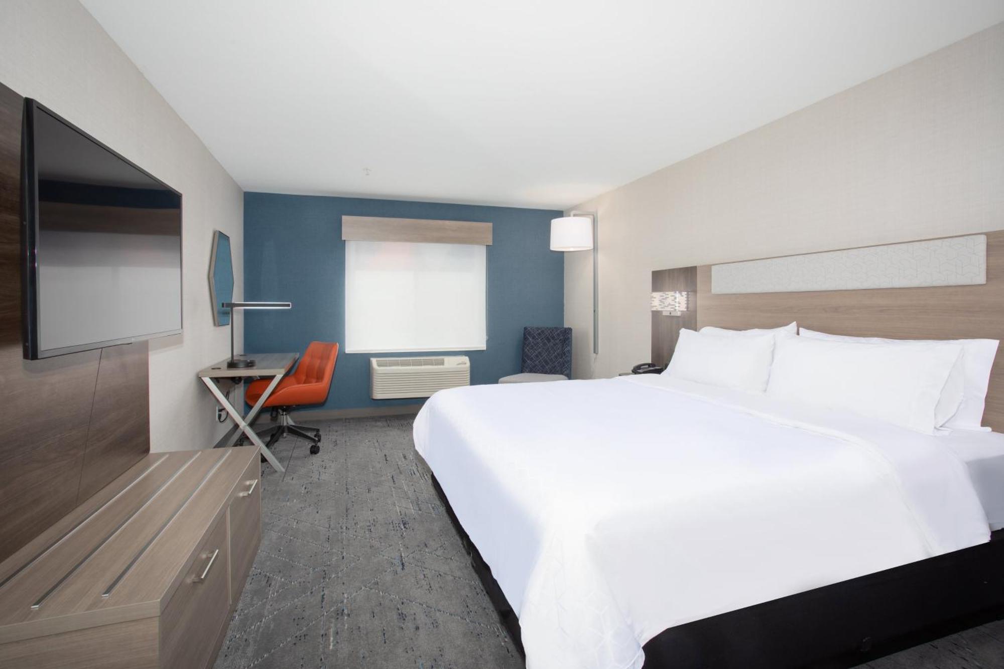 Standard King Room with Accessible Tub - Mobility Access