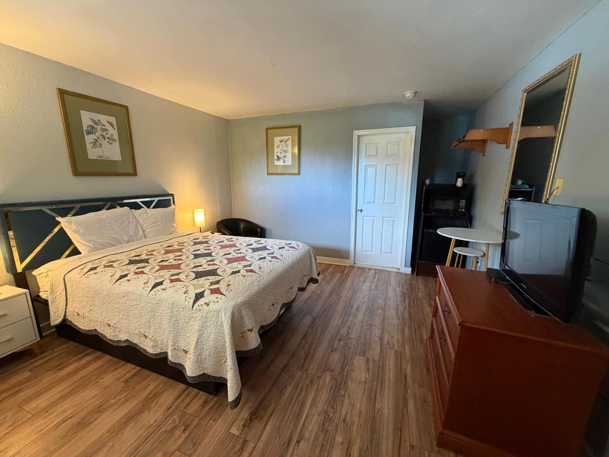 Deluxe Queen Room
