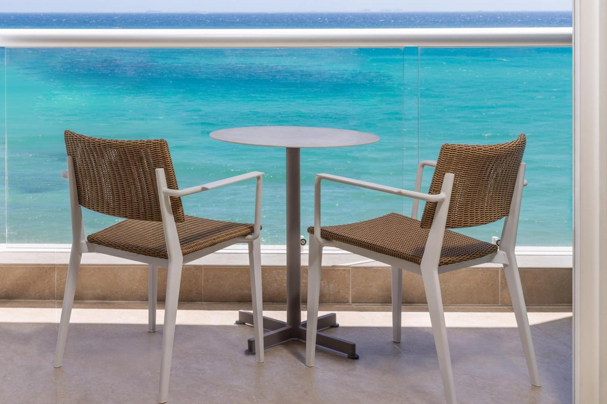 Superior Governor Suite Ocean View - King Size Bed