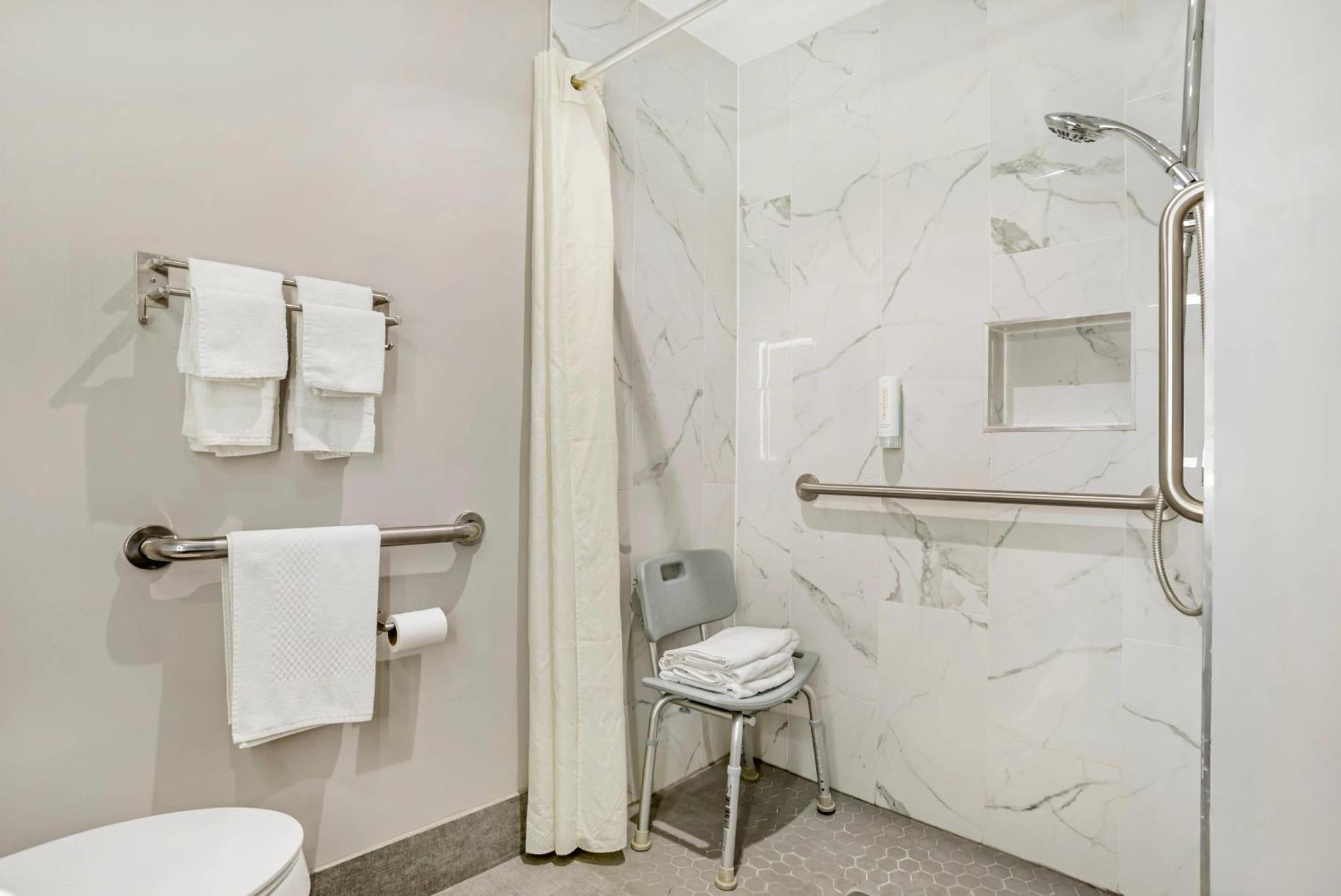 King Room - Accessible/Non-Smoking