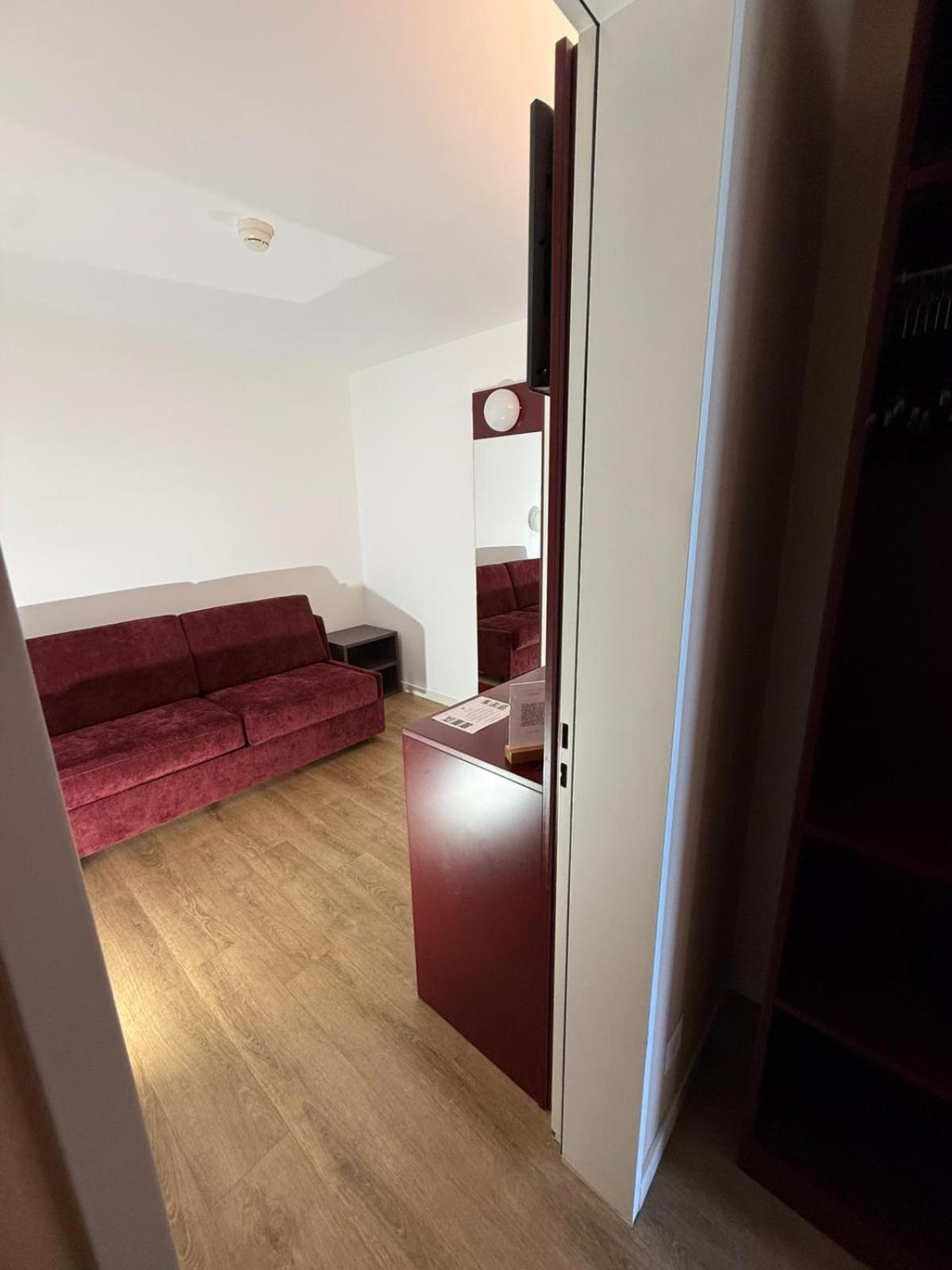 Double Exclusive Room with Twin Beds, Terrace, and Lake View