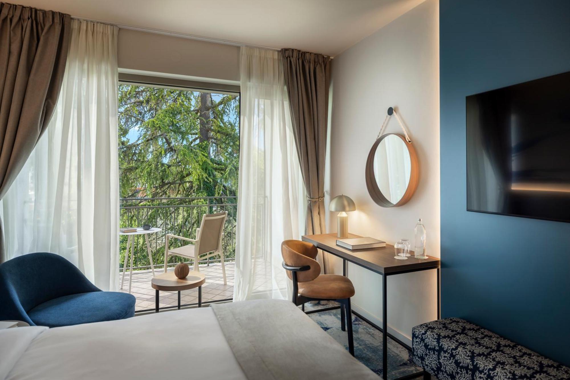 Superior Double Room/Twin Room with Balcony