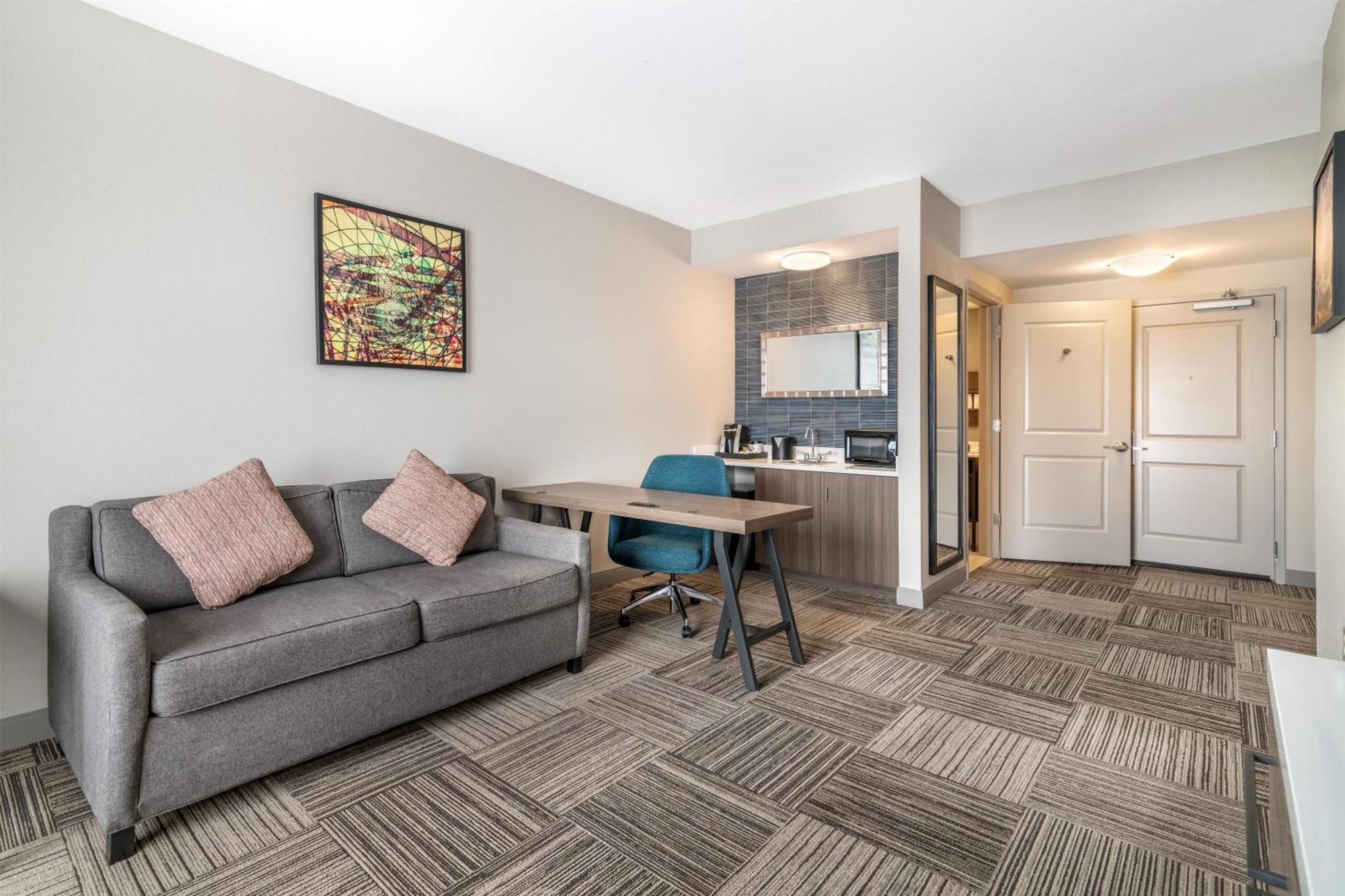 One-Bedroom King Suite with Walk-In Shower