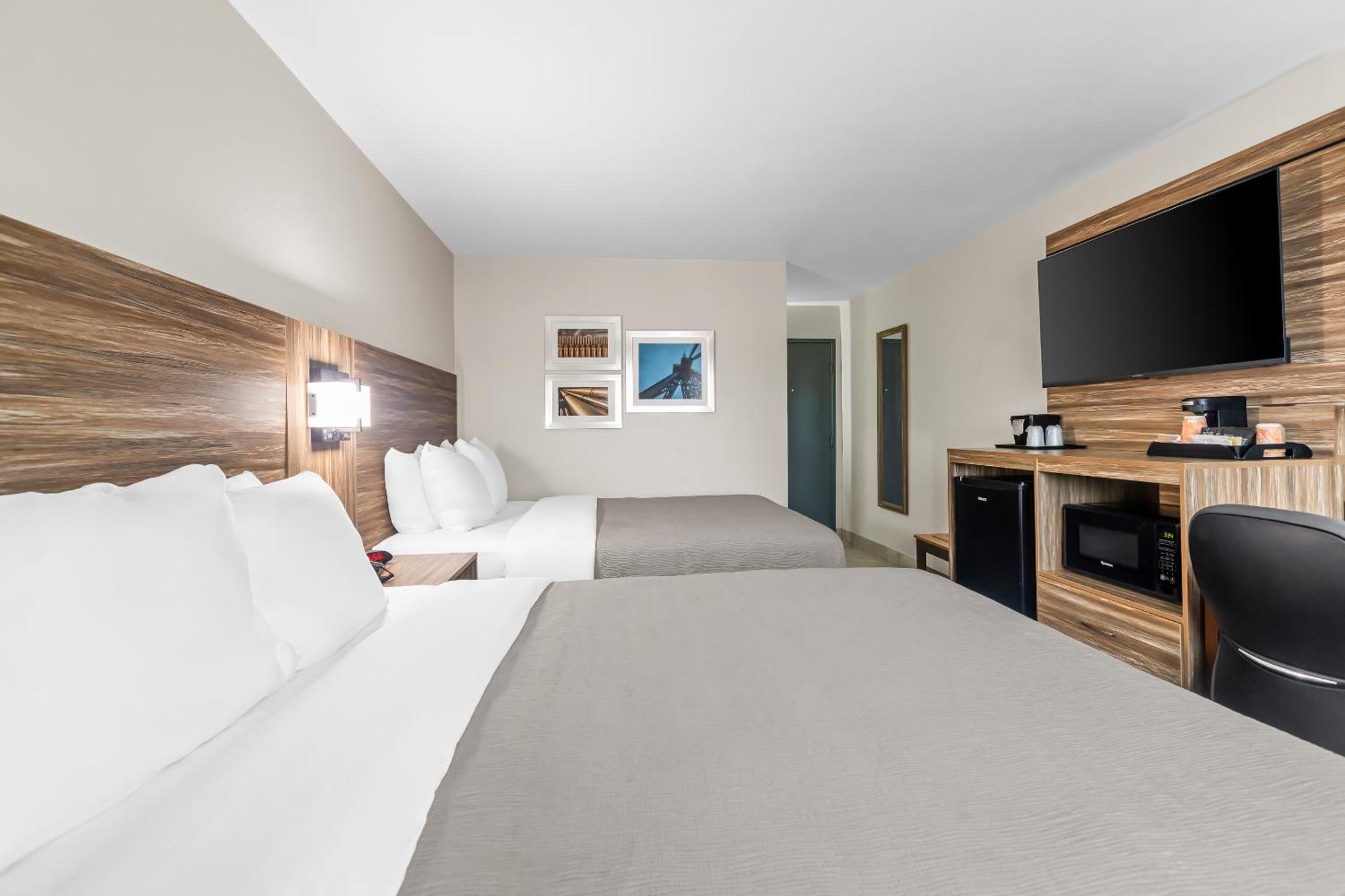 Quadruple Room with Two Queen Beds - Non Smoking