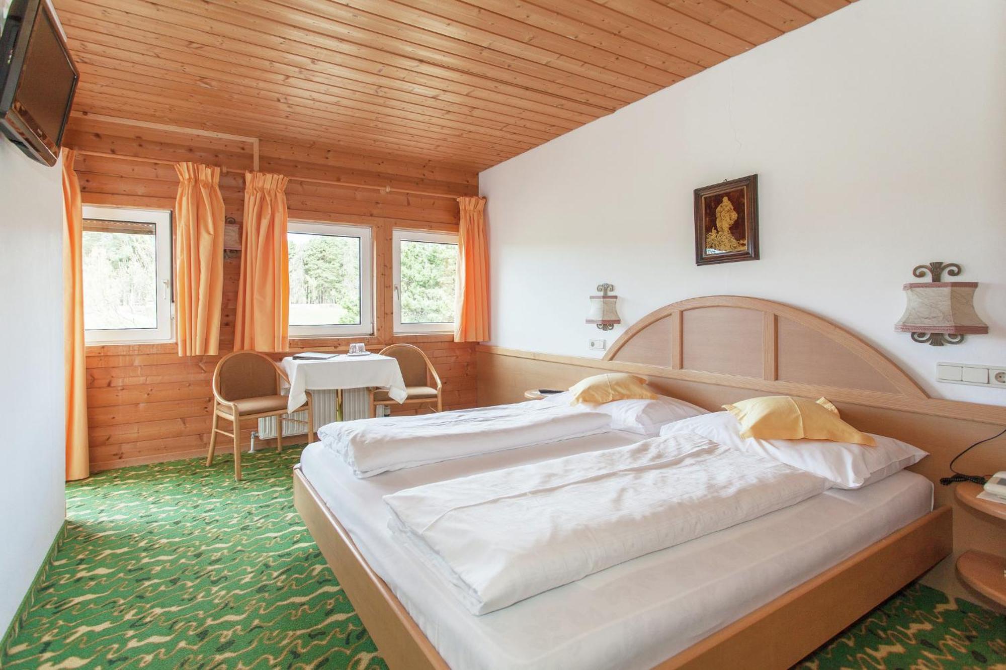 Familienzimmer (2 Erwachsene + 1 Kind)