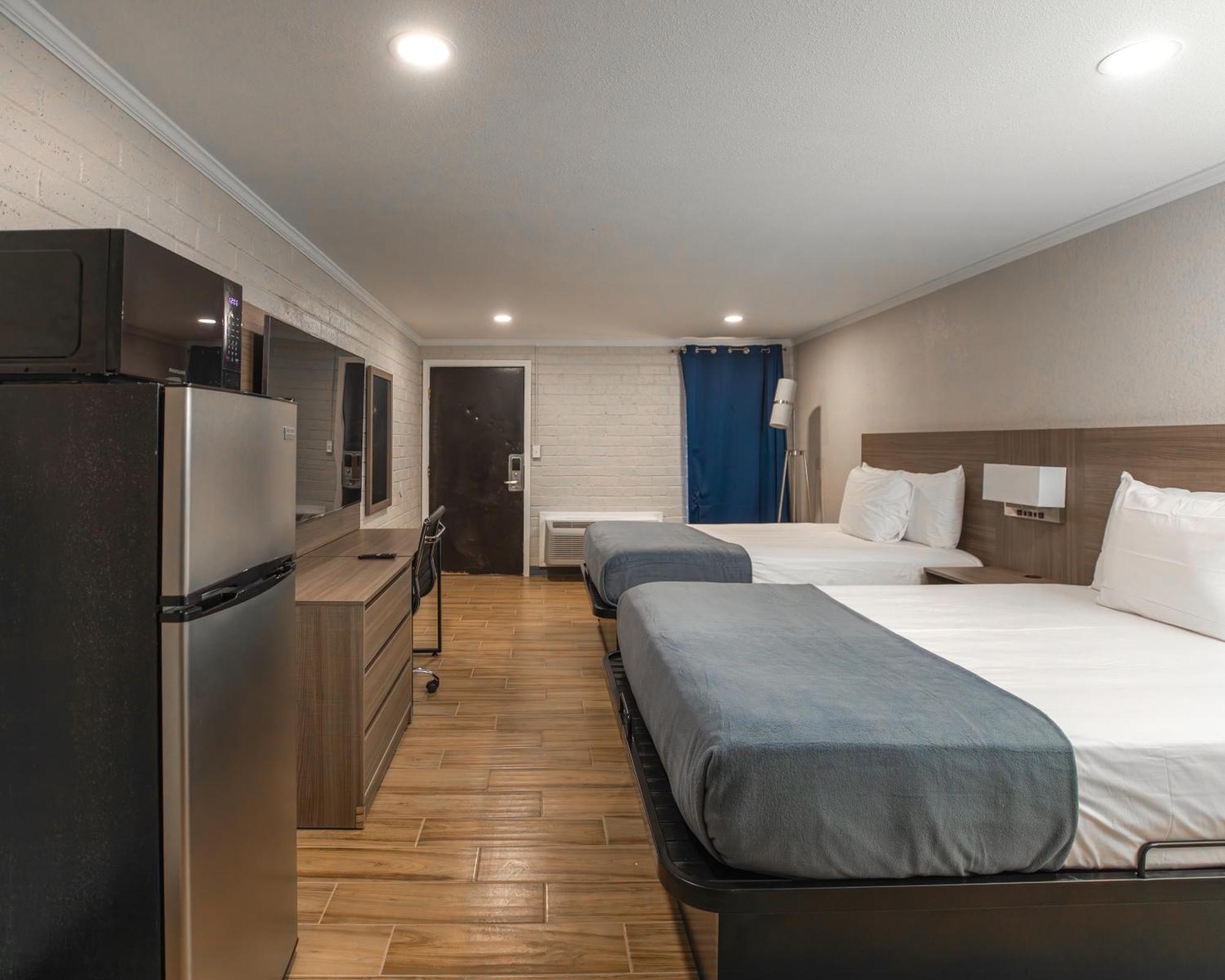 Deluxe Queen Room with Two Queen Beds - Non-Smoking