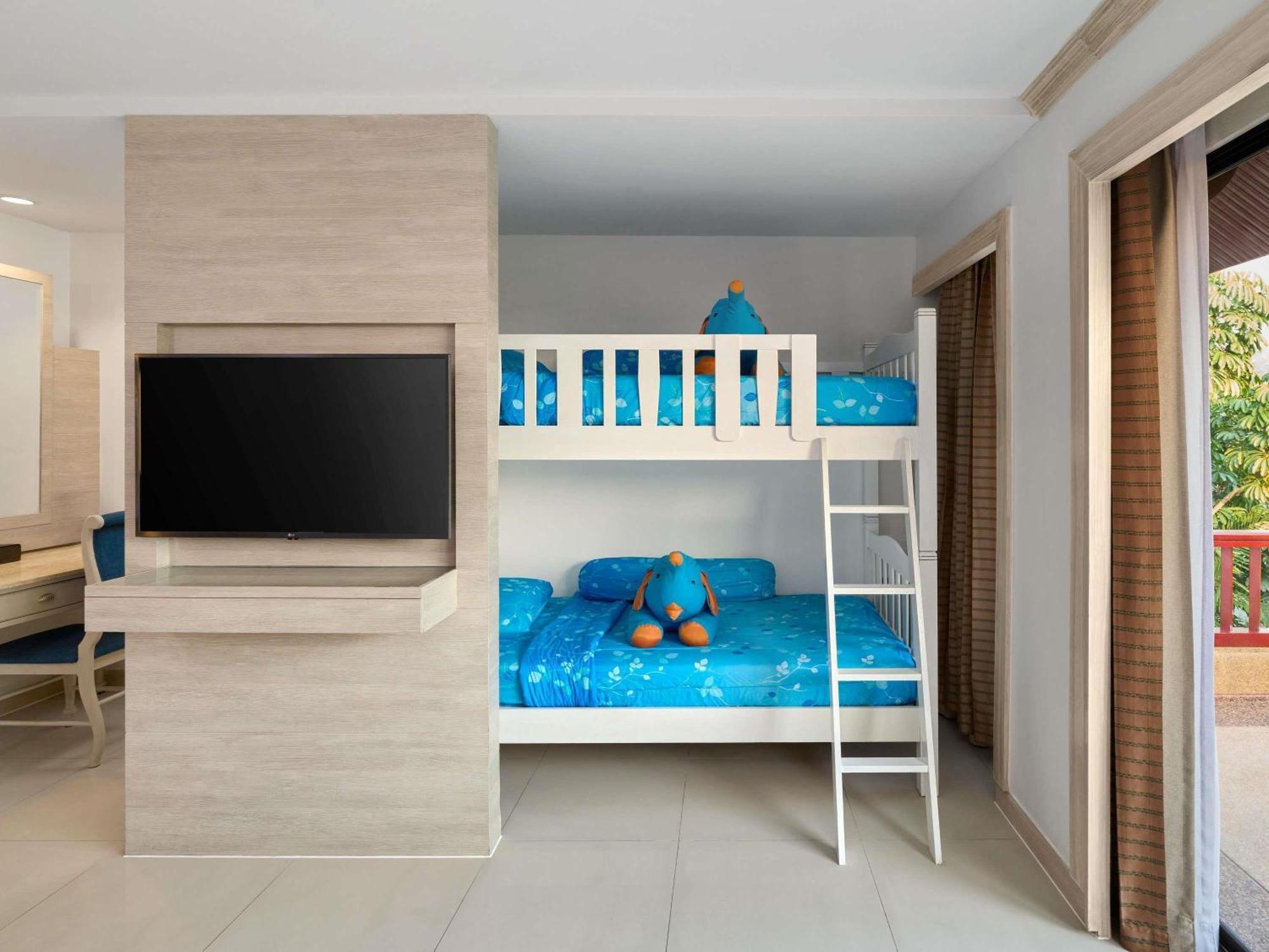 Family Room, 1 King Bed, 1 Bunk Bed