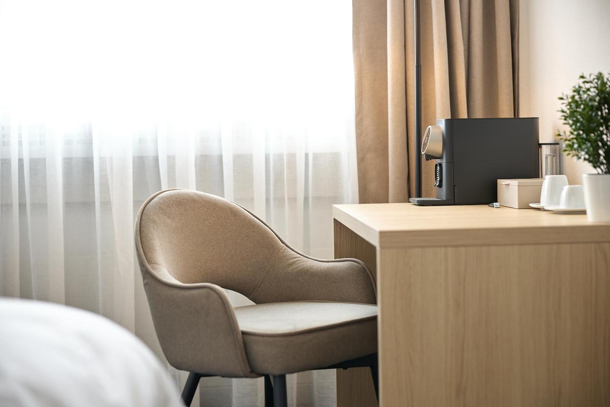 Petite Chambre Lit Queen-Size