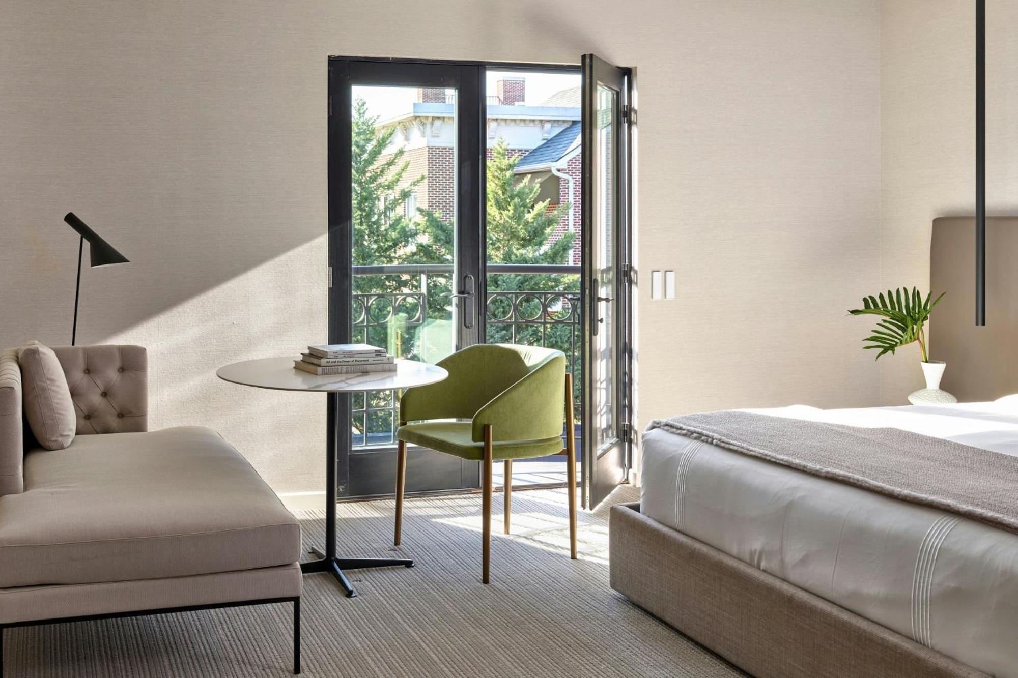 Platinum King Room with Juliet Balcony