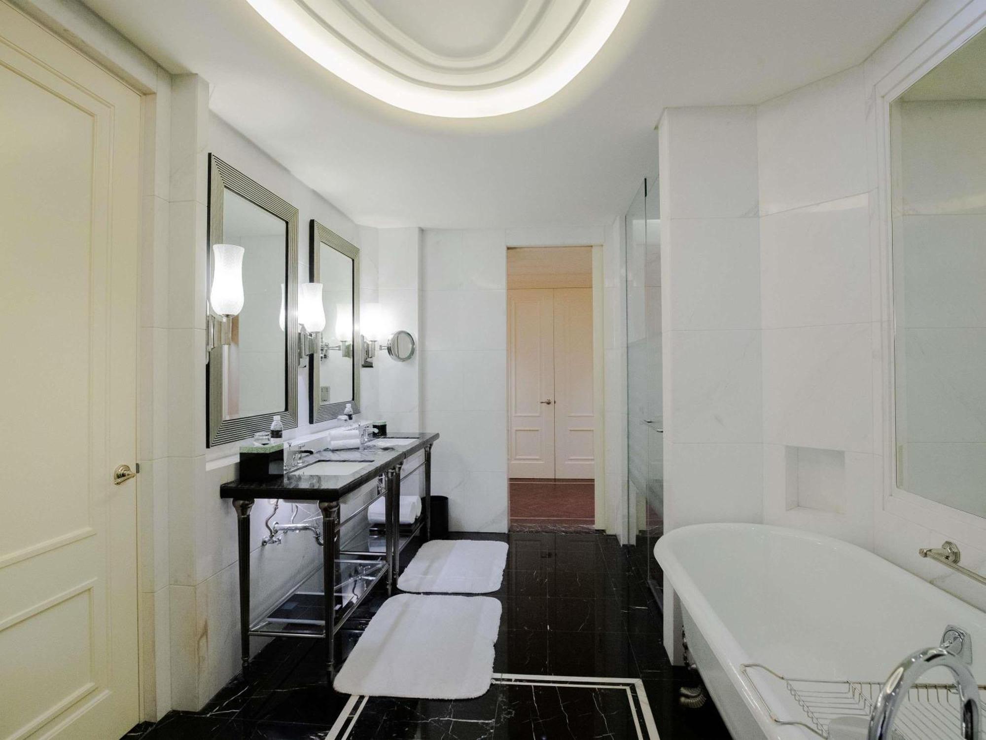 One-Bedroom Suite -‌First Round Minibar+Afternoon Tea+Dinner