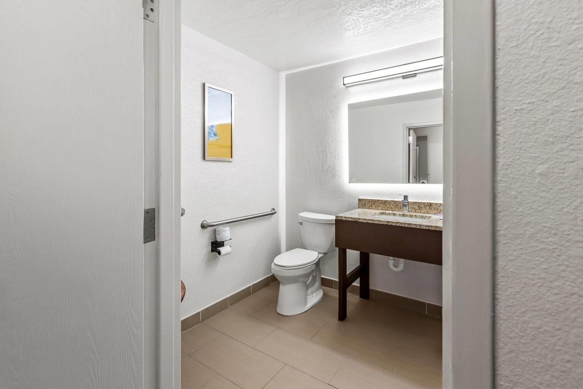 King Room with Roll-In Shower - Accessible/Non-Smoking