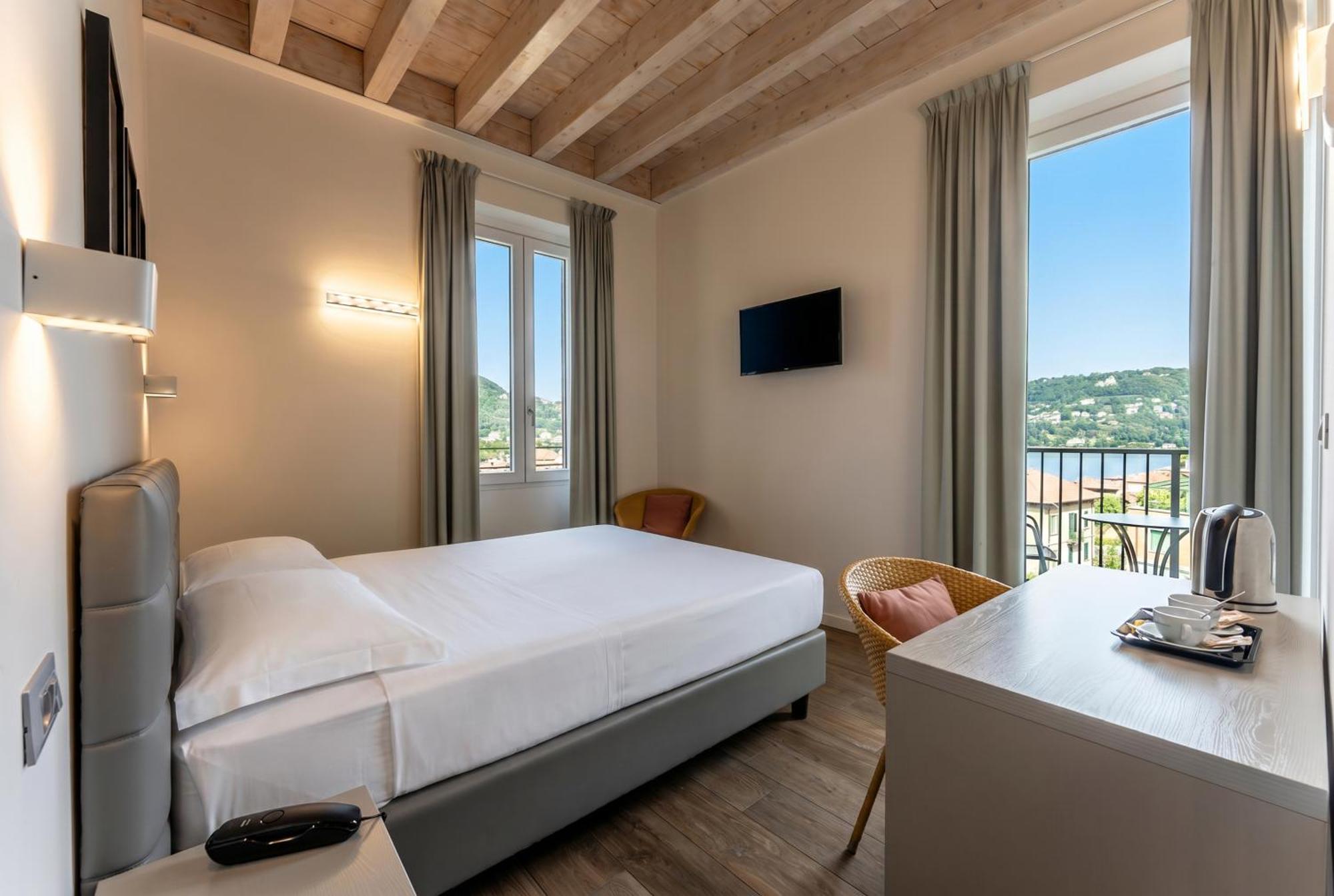 Superior Double Room with Lake View