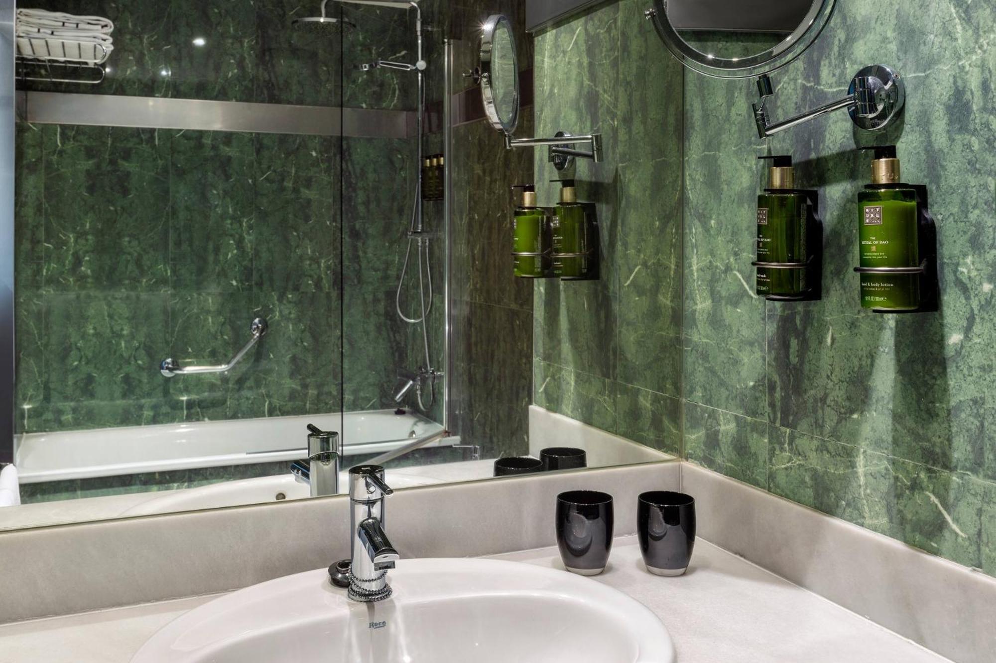 Melia Kamer The Level