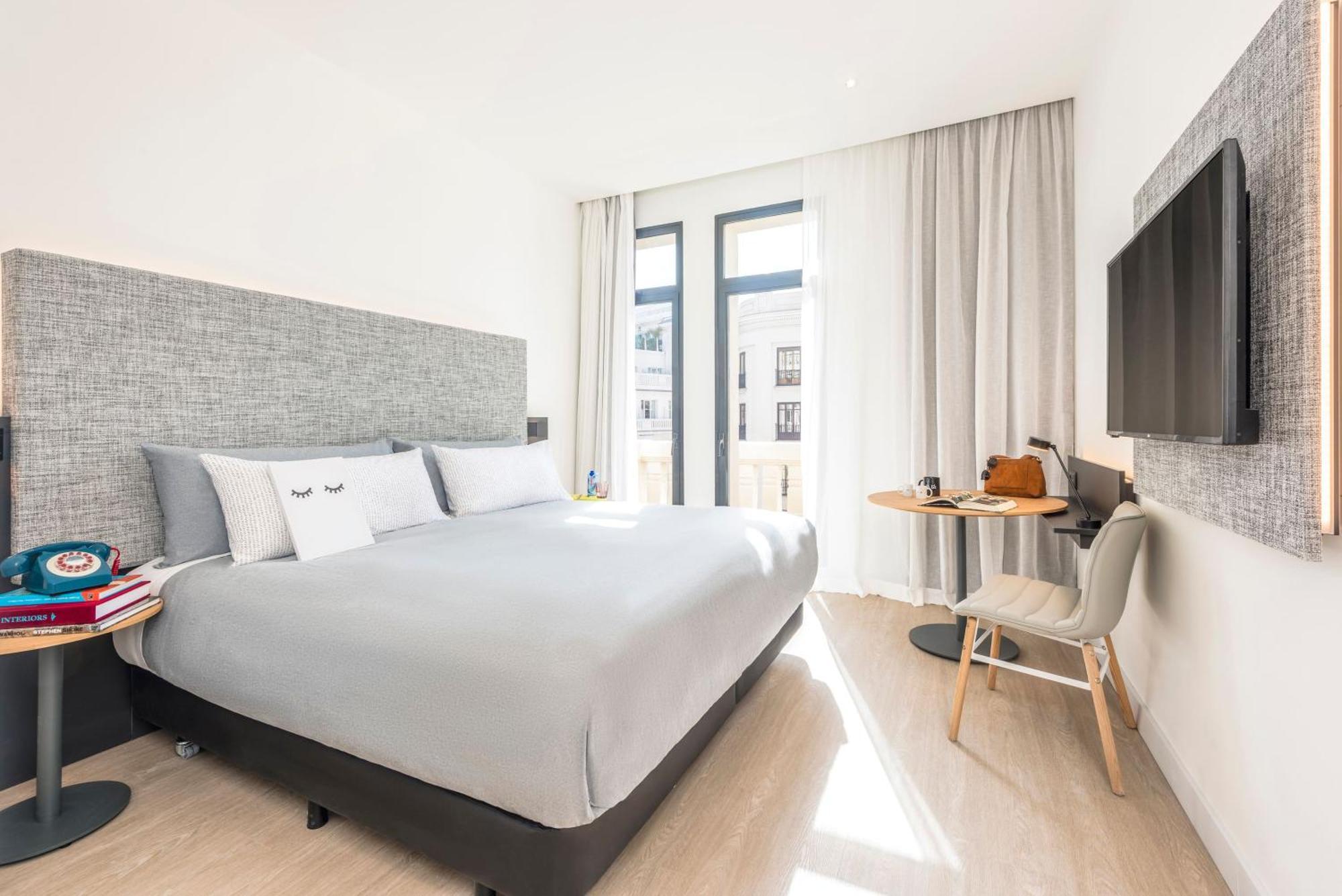 The Innside Room with Gran Vía View