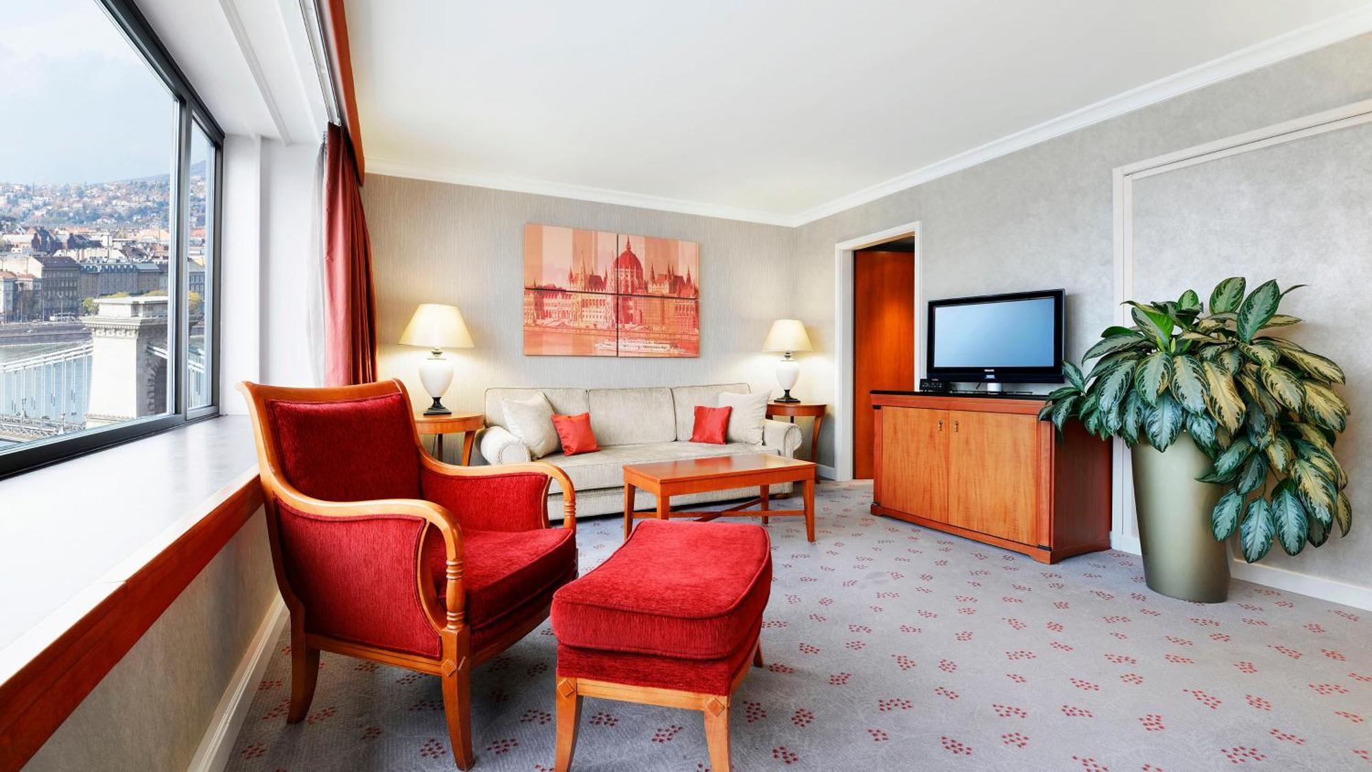 Suite Grand Castle mit Kingsize-Bett und Flussblick