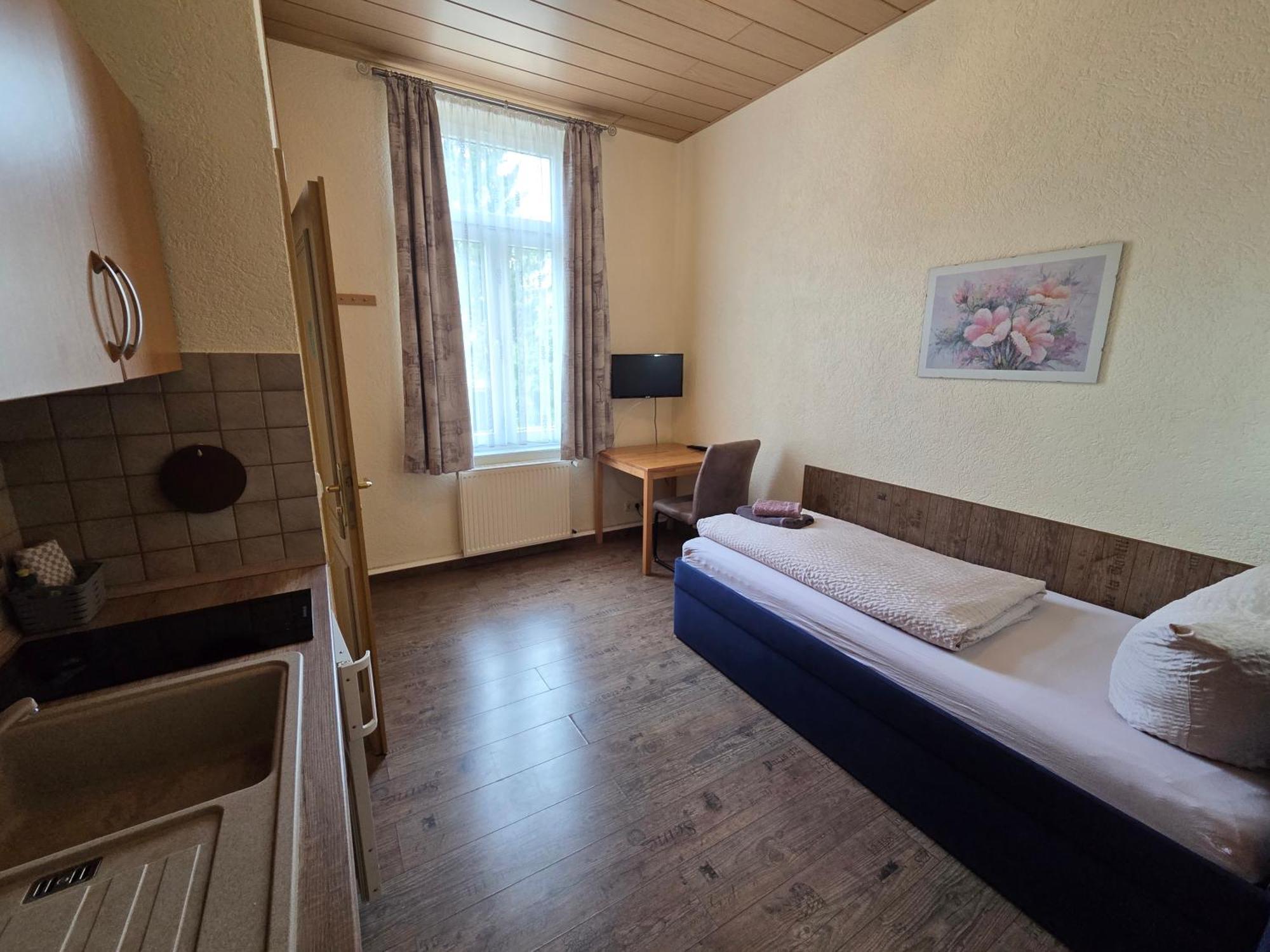 Einzelzimmer mit eigenem Bad