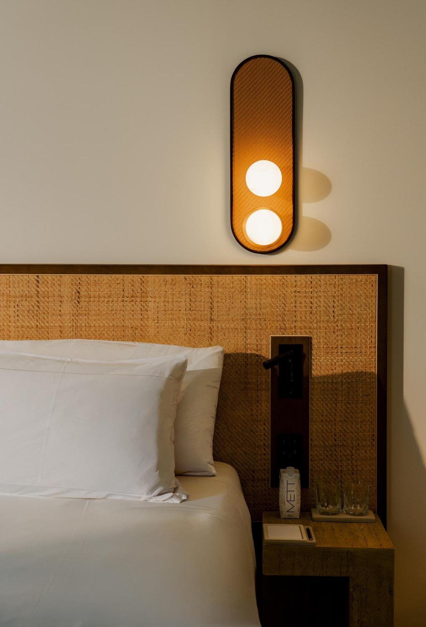 Habitación con cama grande